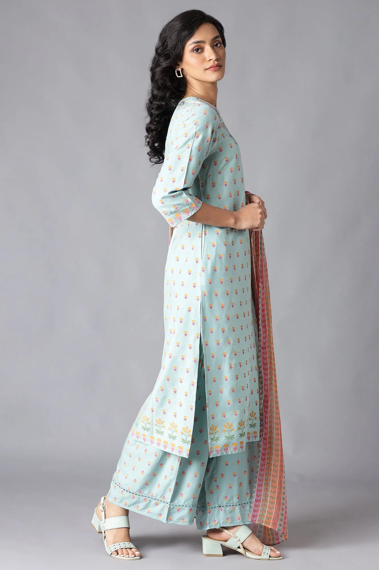 Aqua Blue Embroidered kurta In Round Neck With Parallel Pants And Chiffon Dupatta - Image 4