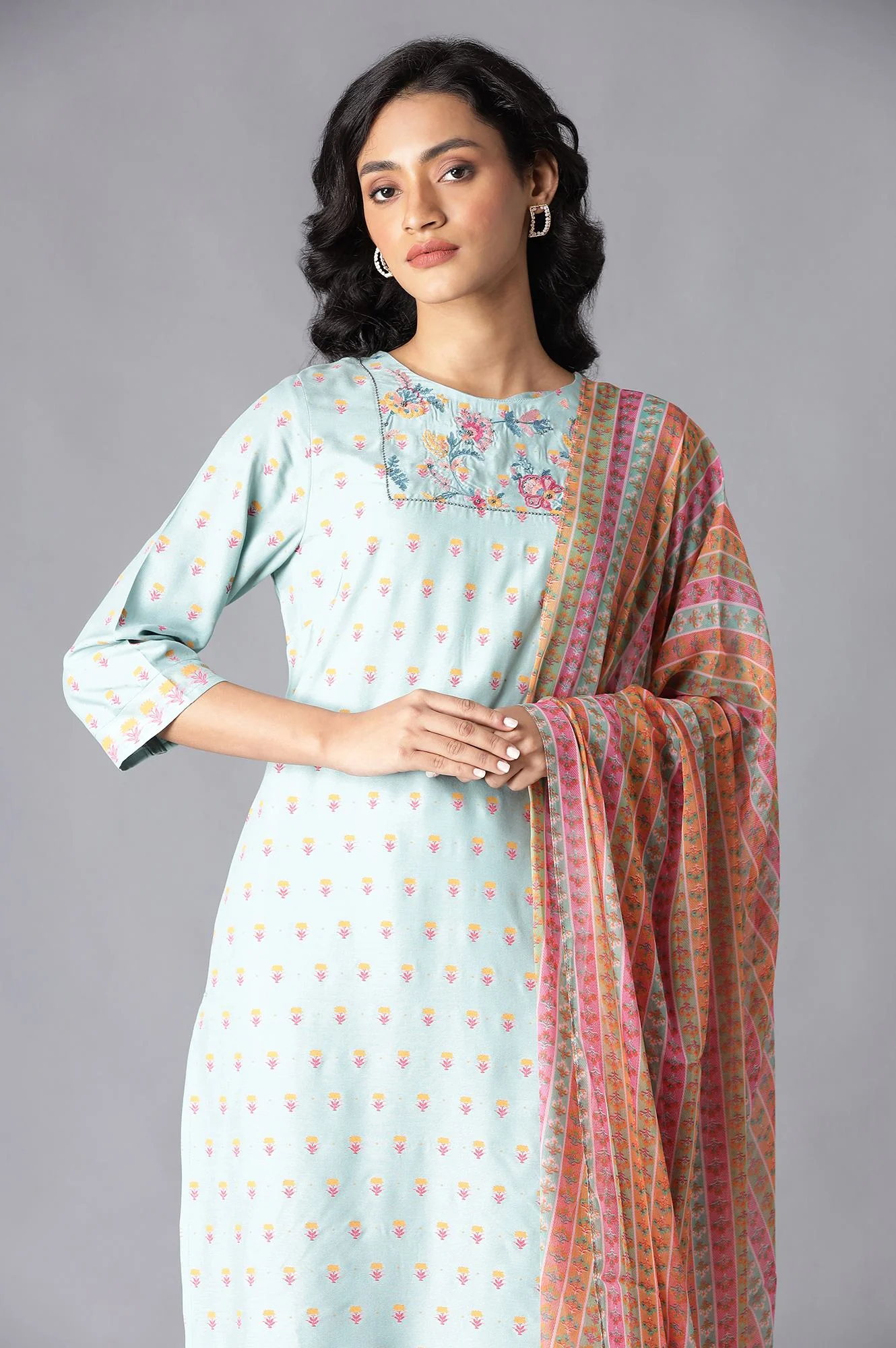 Aqua Blue Embroidered kurta In Round Neck With Parallel Pants And Chiffon Dupatta - Image 5