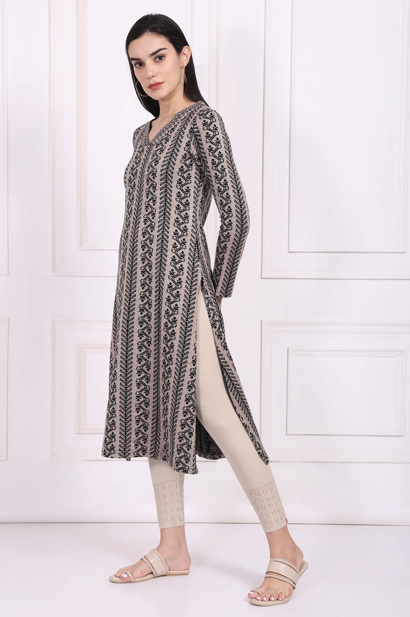 Beige Geometric A-Line Acrylic Winter Kurta - Image 4