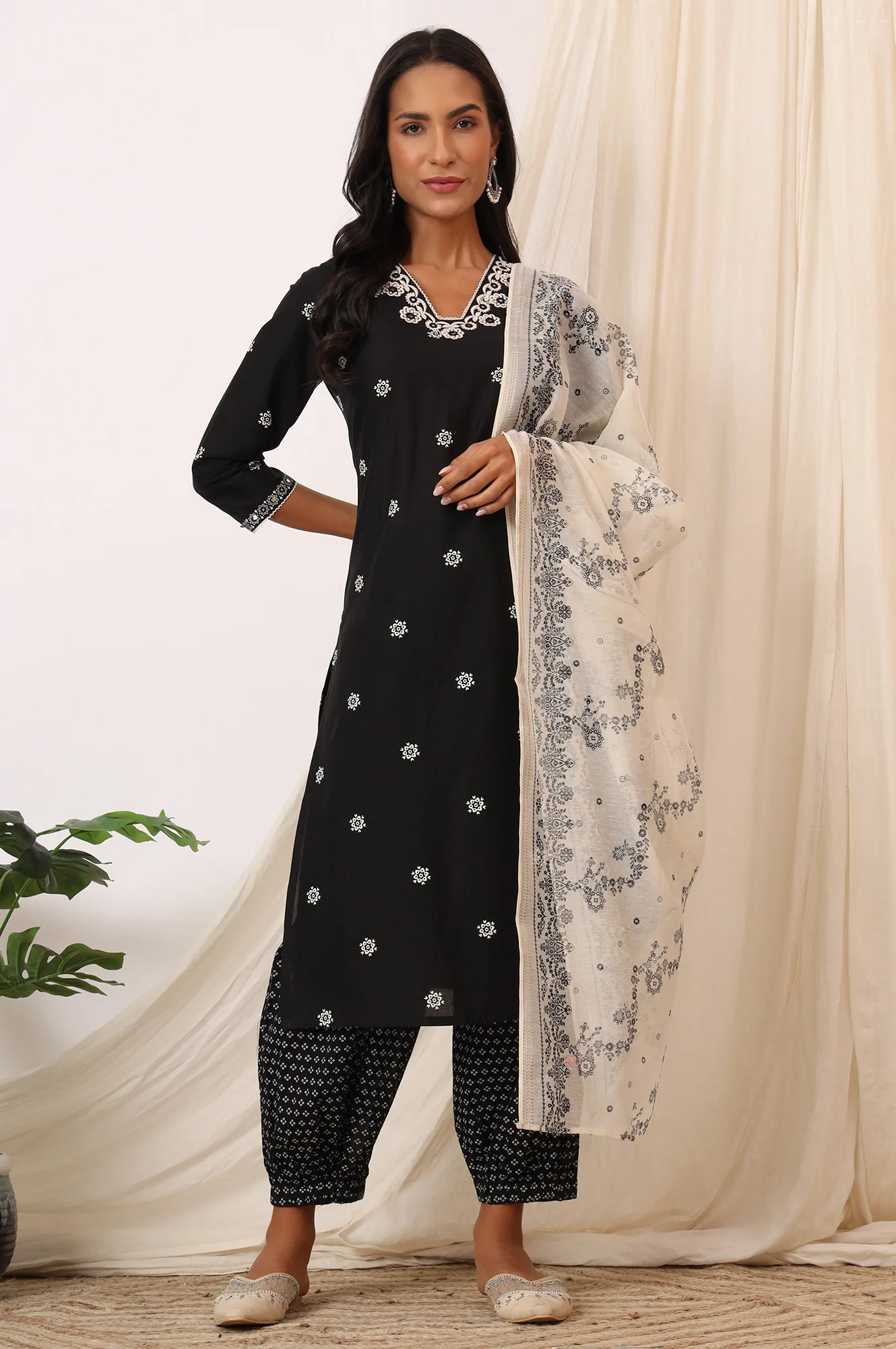 Black Bandhani Printed Pure Cotton Kurta, Pants and Dupatta Set - Image 2