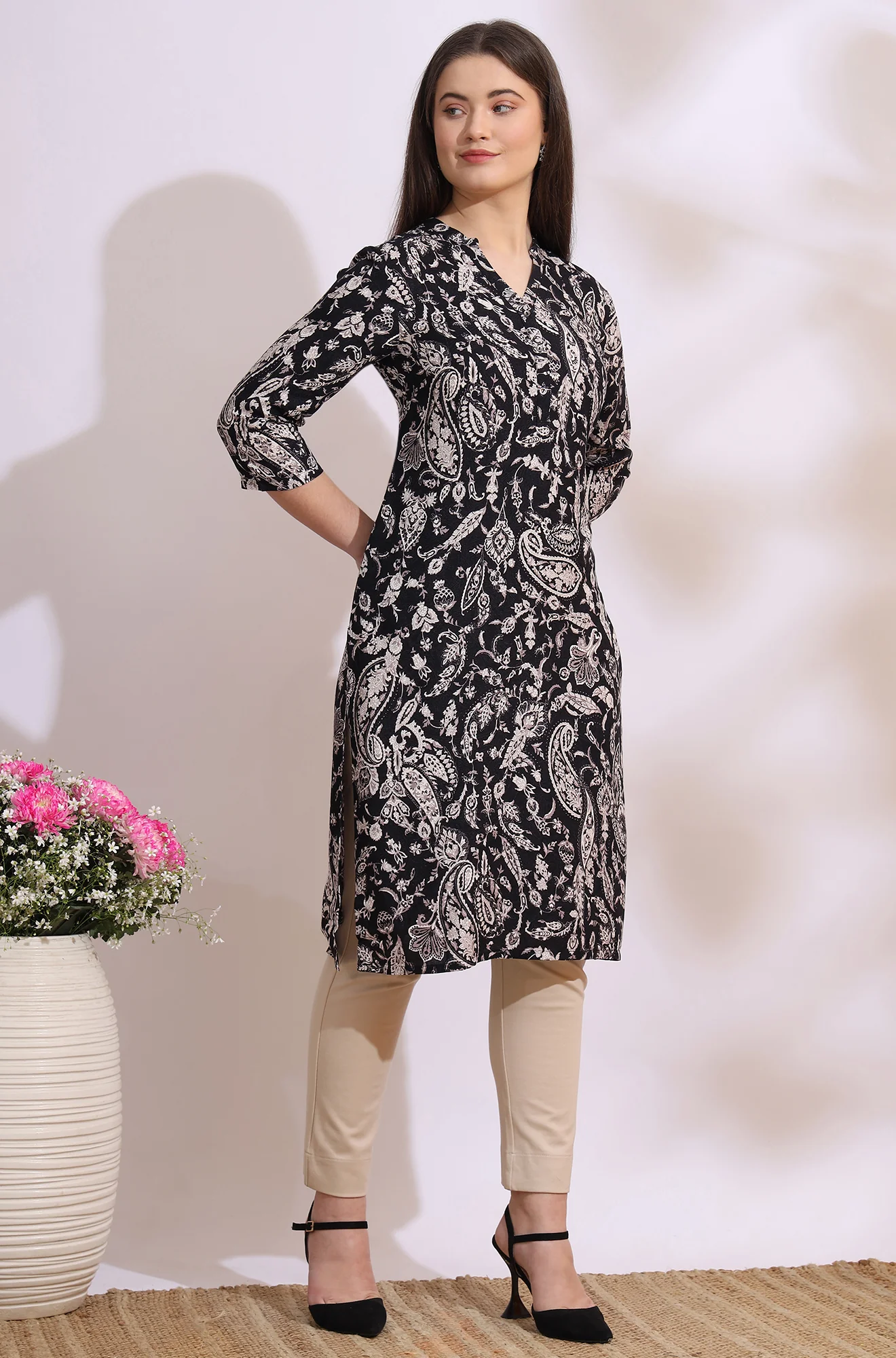 Black Bold Floral Printed Cotton Cambric Straight Kurta - Image 7