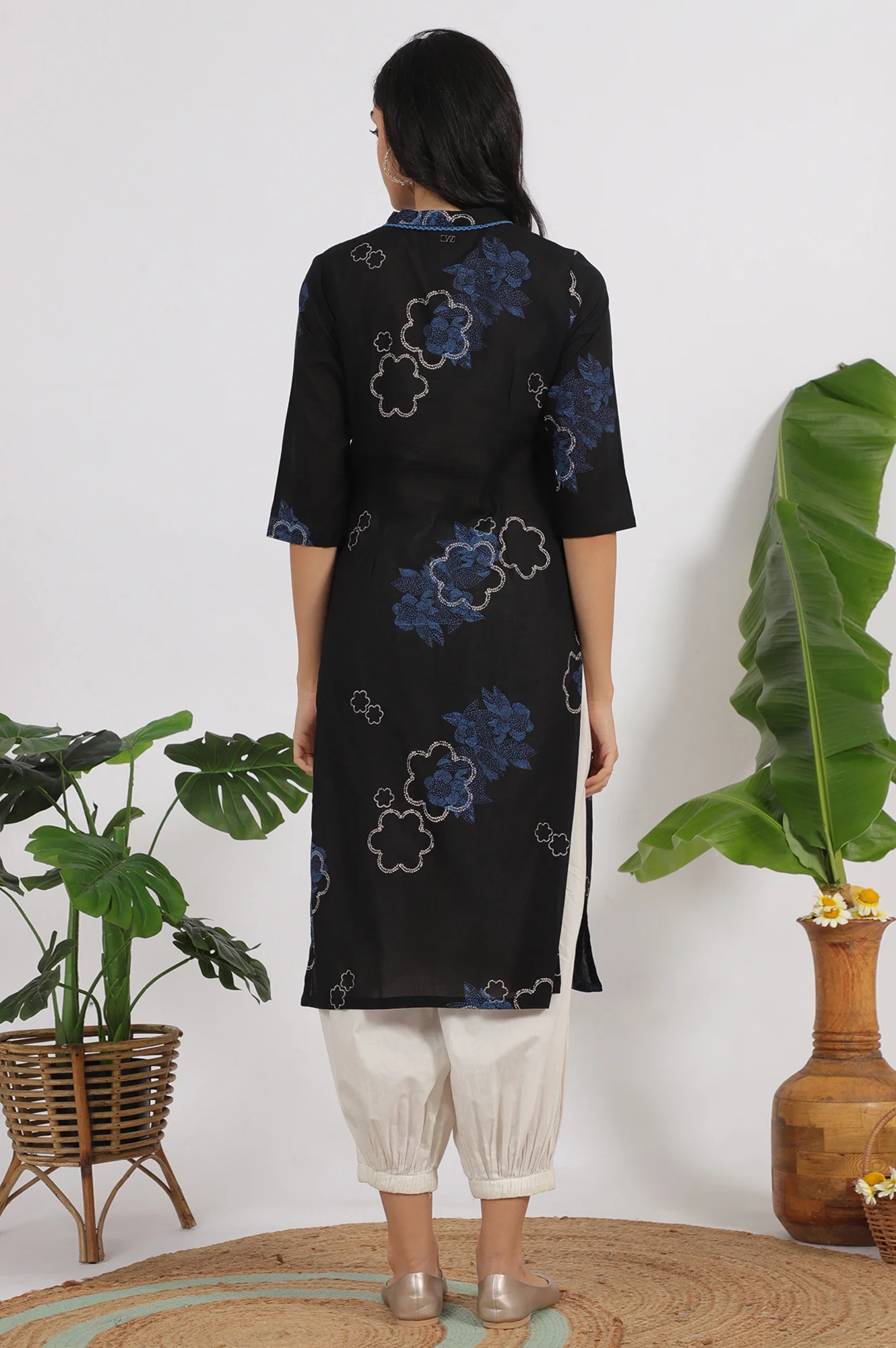 Black Bold Floral Printed Pure Cotton Straight Kurta with Lace - Image 6