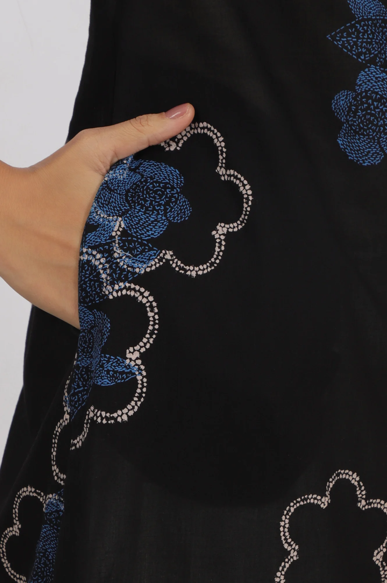 Black Bold Floral Printed Pure Cotton Straight Kurta with Lace - Image 8