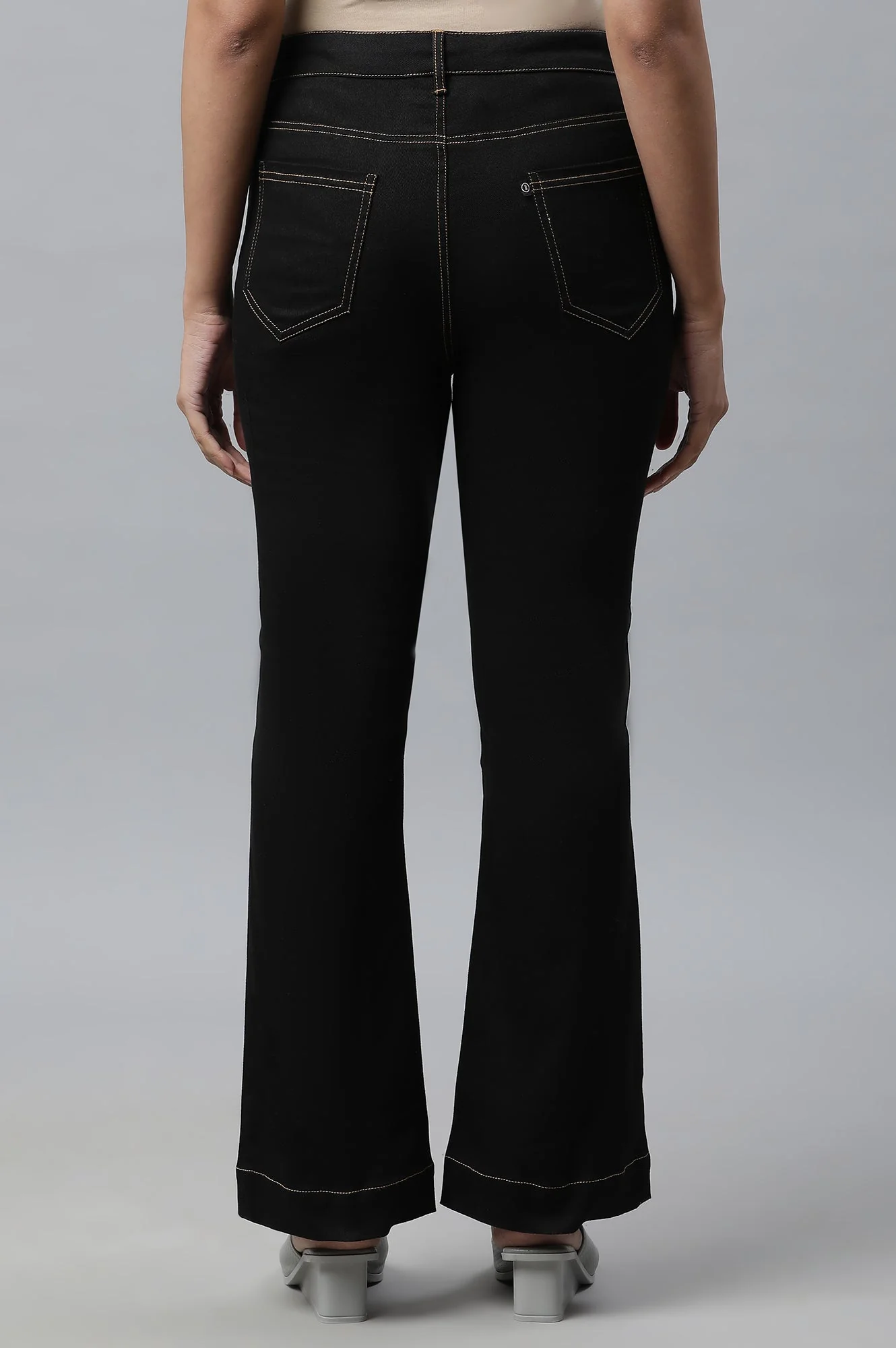 Black Solid Boot Cut Denim Jeans With Front Zip Closure - Image 4