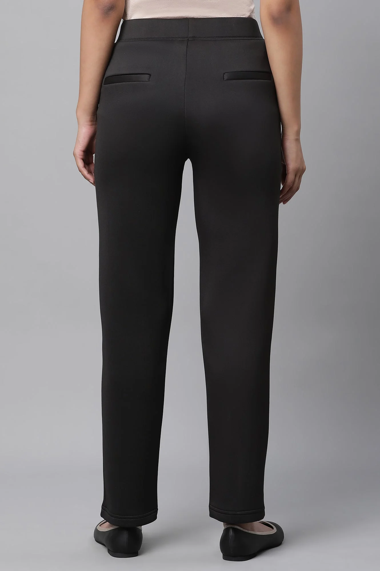 Black Solid Straight Fit Pants With Side Pockets - Image 3