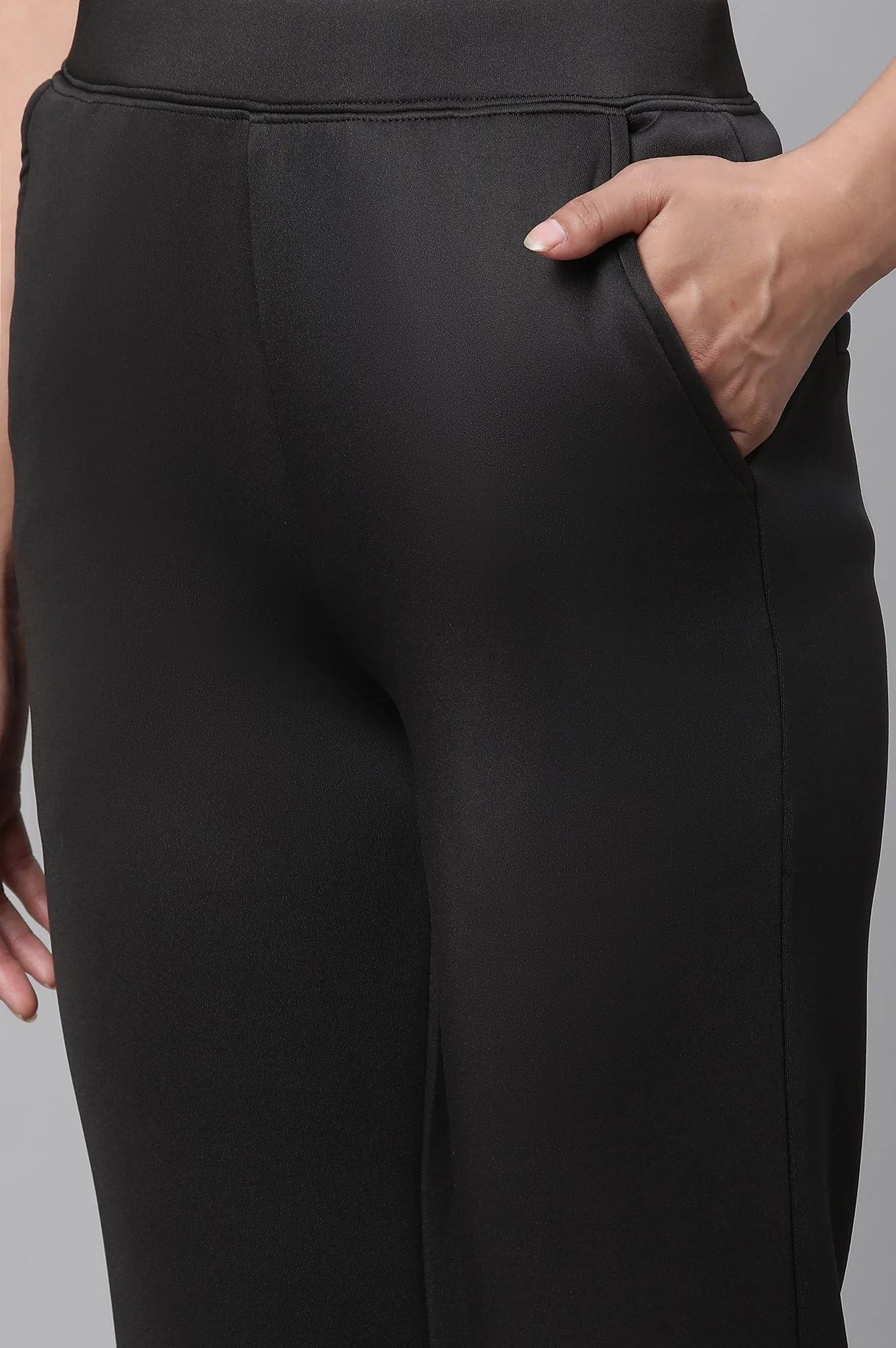 Black Solid Straight Fit Pants With Side Pockets - Image 7