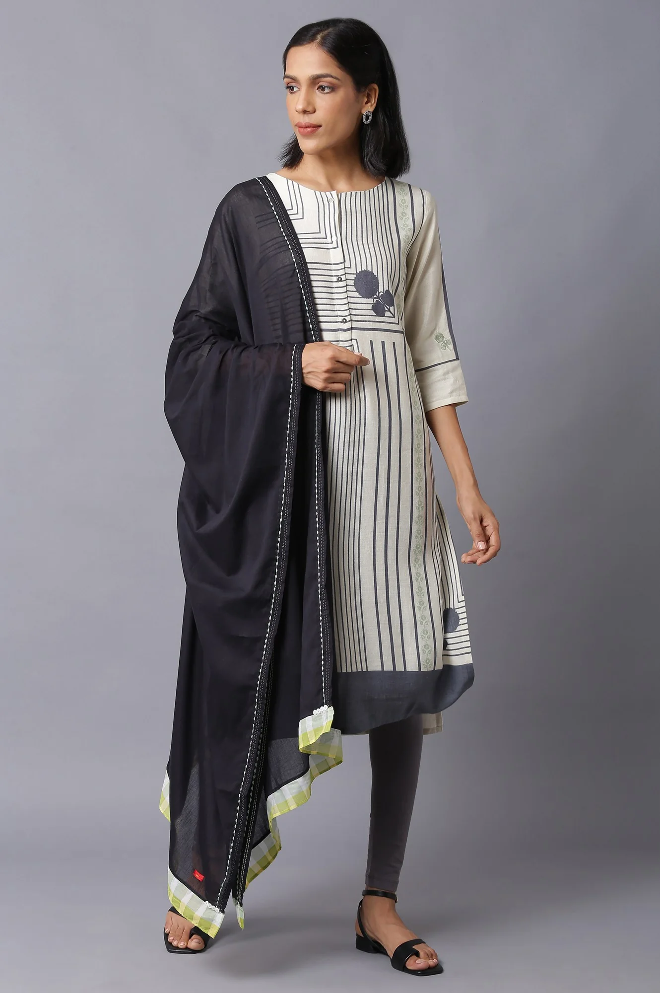 Black Cotton Dupatta With Printed Border - Image 3