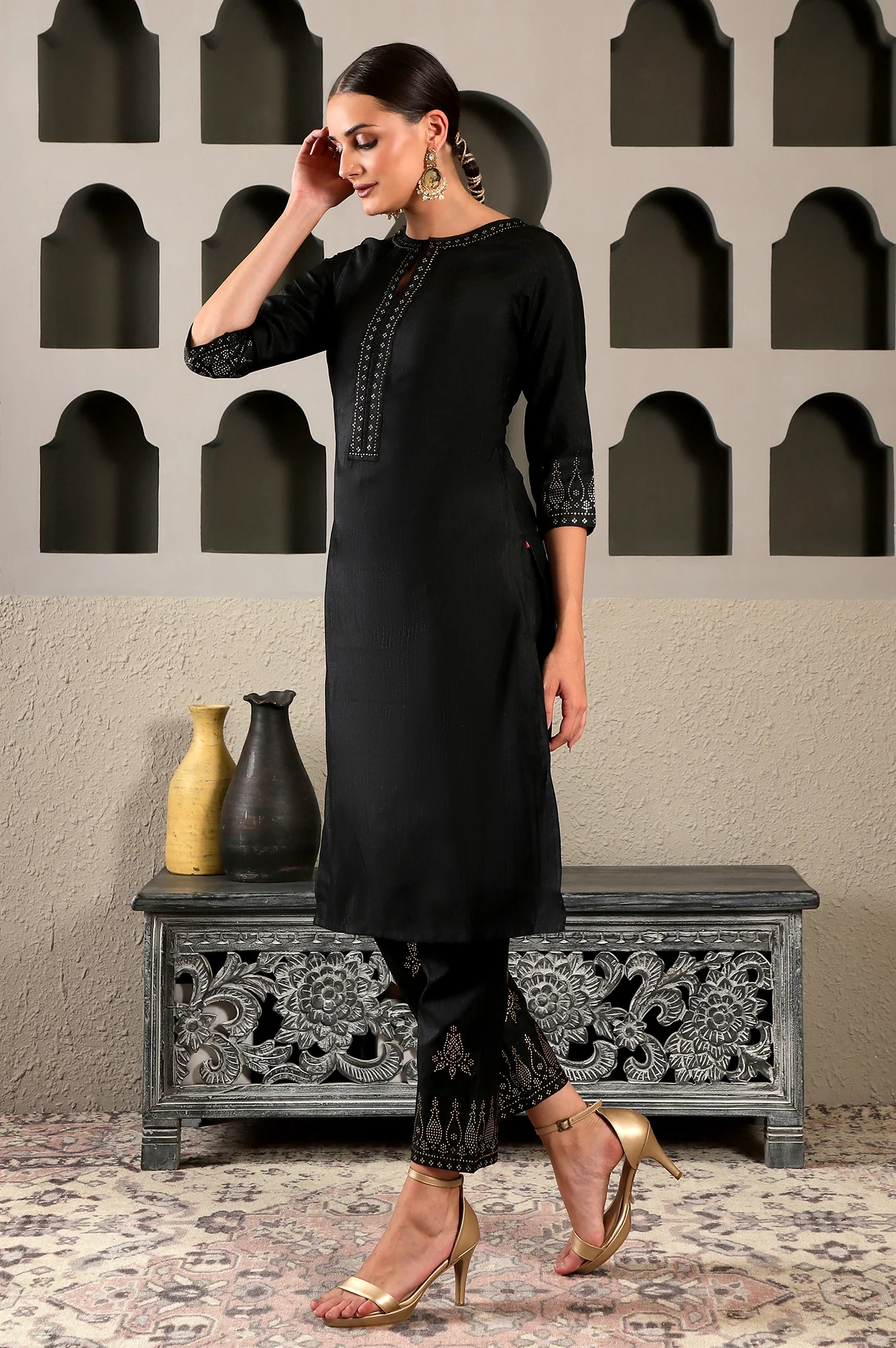 Black Embellished Kurta and Pants Co-ord Set with Keyhole Neck - Image 5