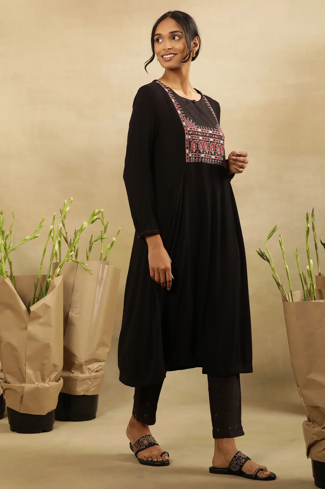 Black Embroidered Rayon Crepe Kurta - Image 5