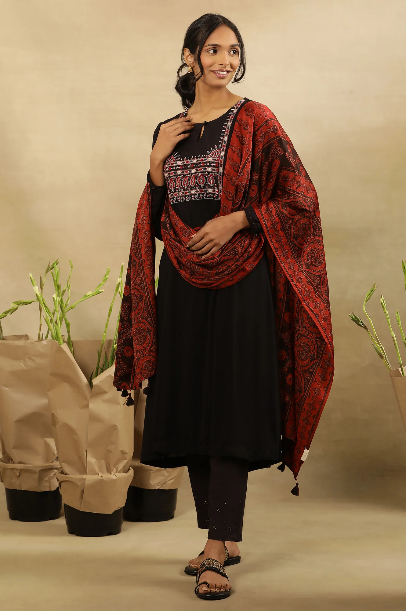 Black Embroidered Rayon Crepe Kurta - Image 6
