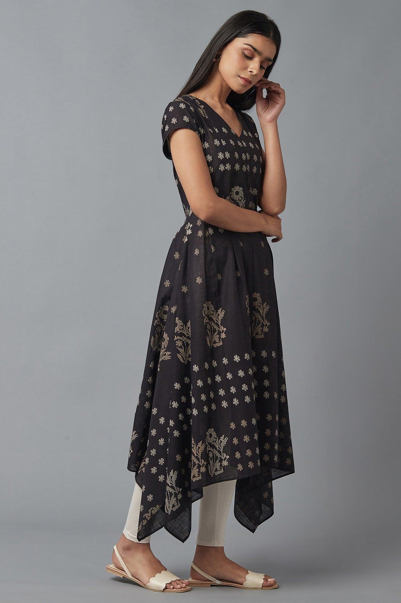 Black Flared kurta In Floral Print and Side Dipped Hemline - Image 4