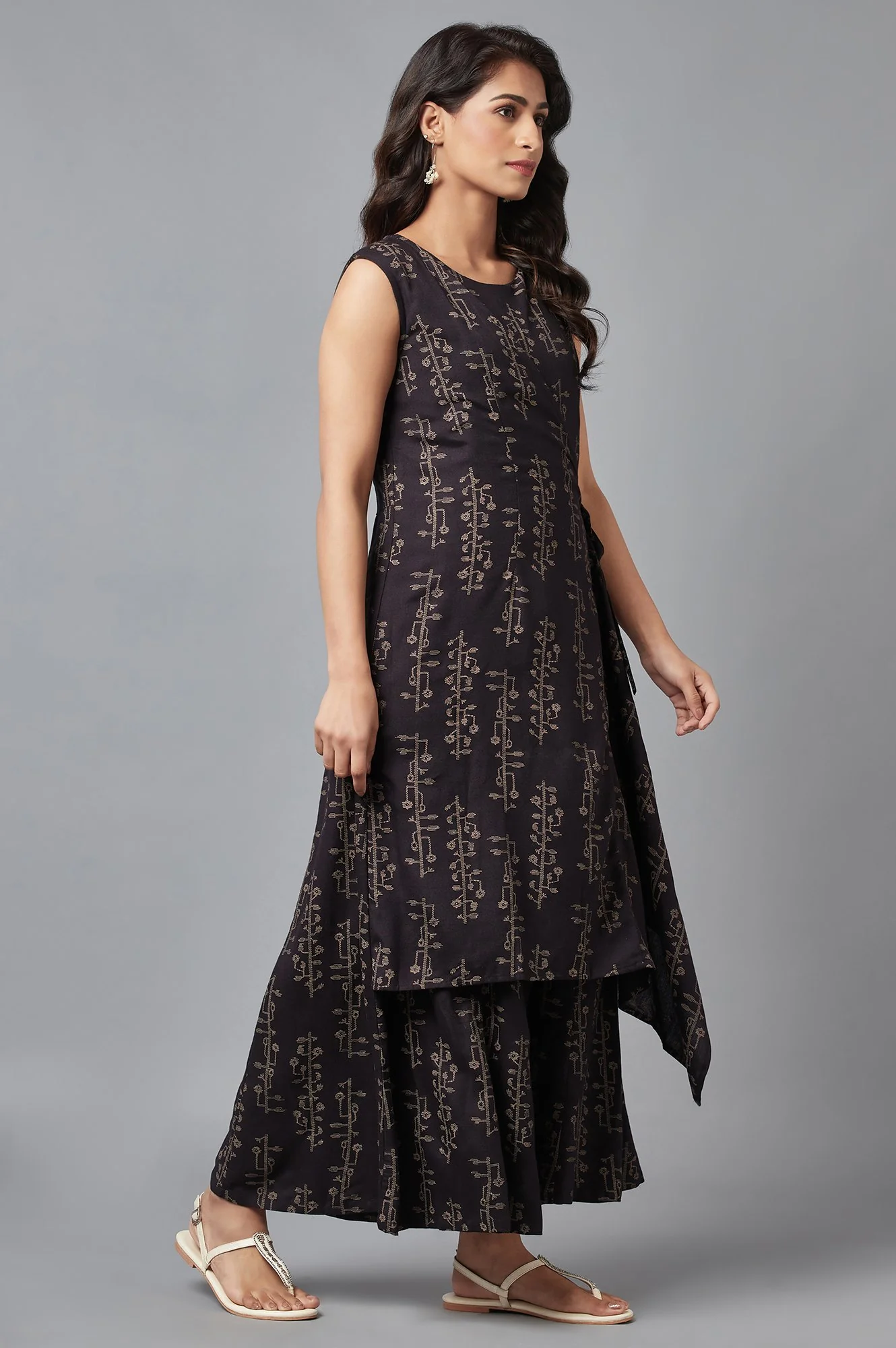 Black Floral Print Angrakha Jumpsuit in Round Neck - Image 4