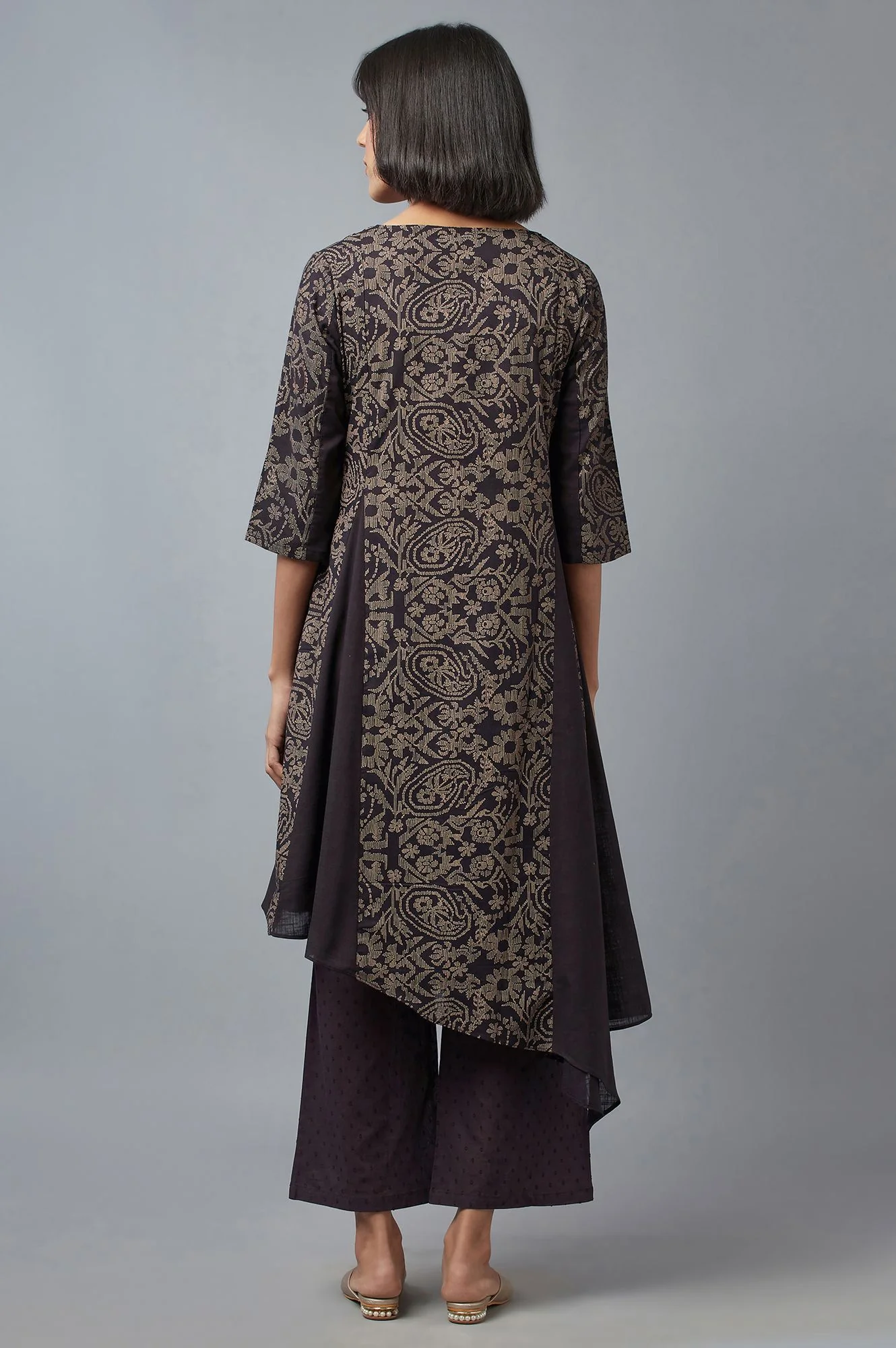 Black Floral Print Asymmetric kurta in Round Neck - Image 2