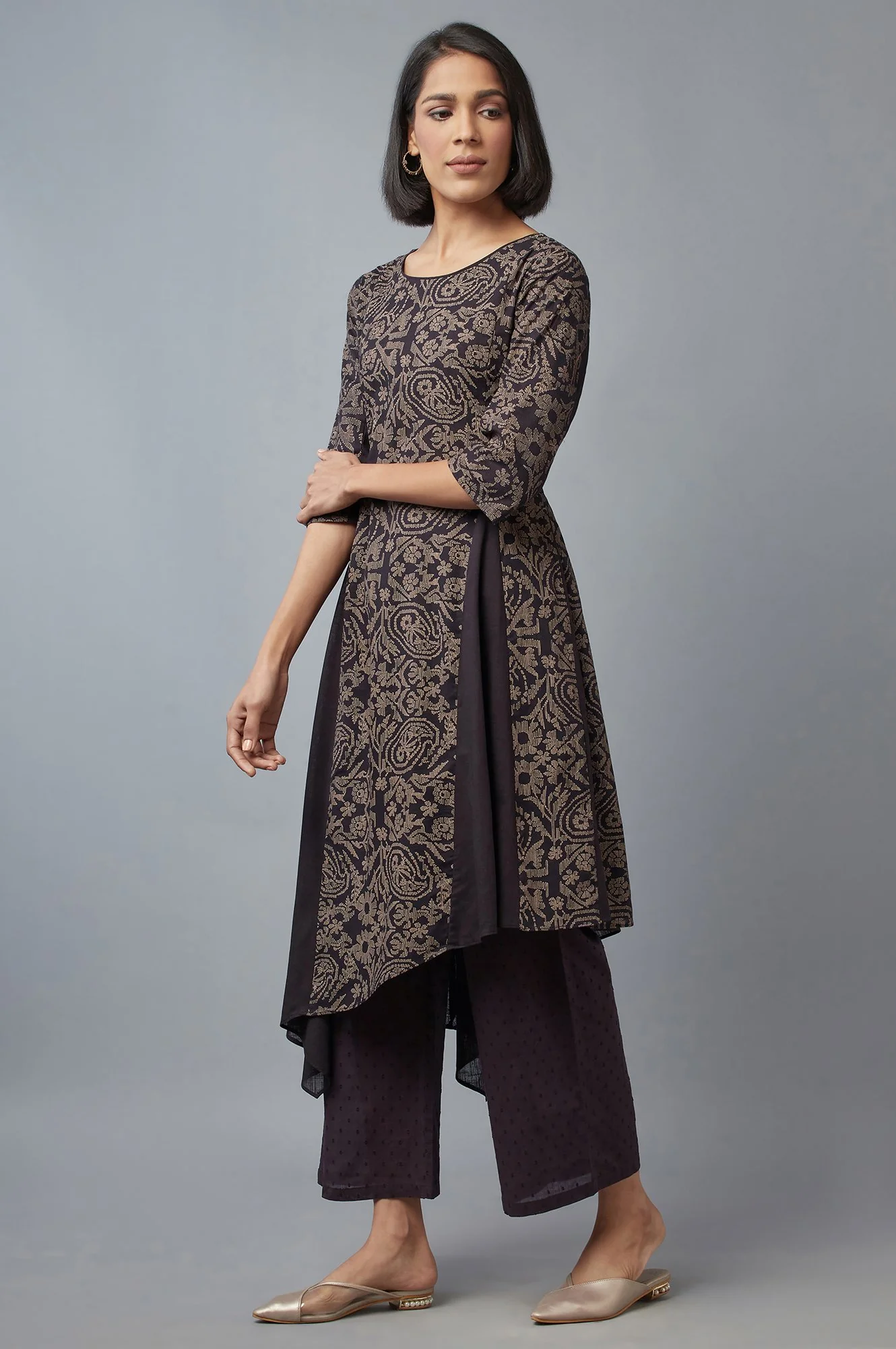 Black Floral Print Asymmetric kurta in Round Neck - Image 3