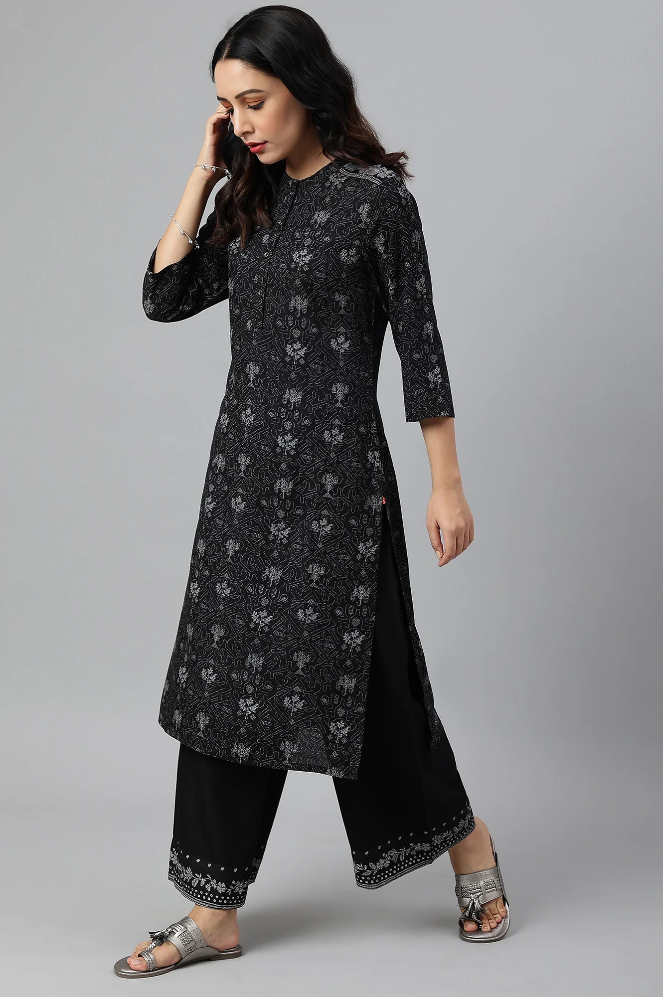 Black Floral Print kurta With Shoulder Panels - Image 3