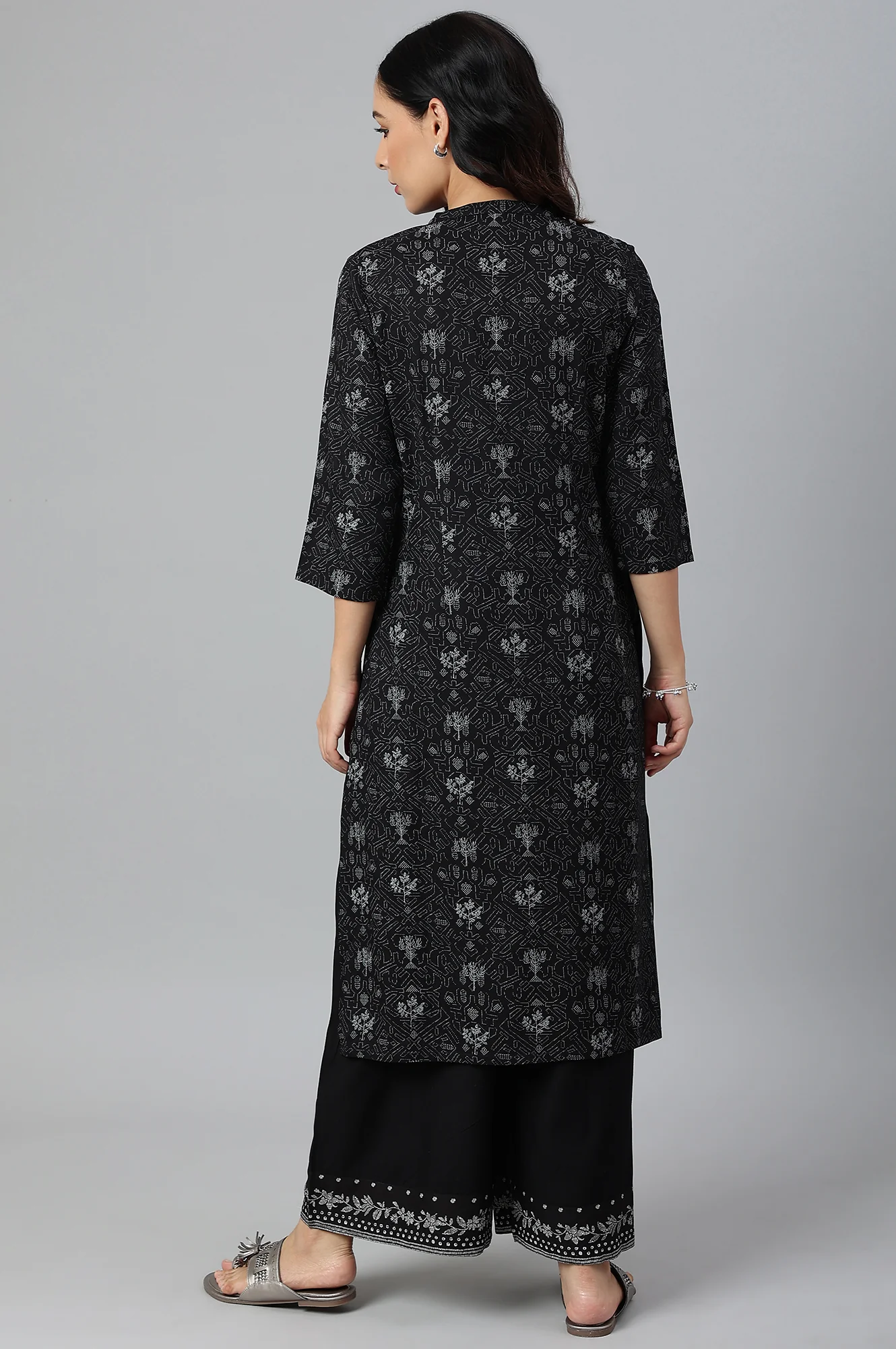 Black Floral Print kurta With Shoulder Panels - Image 4