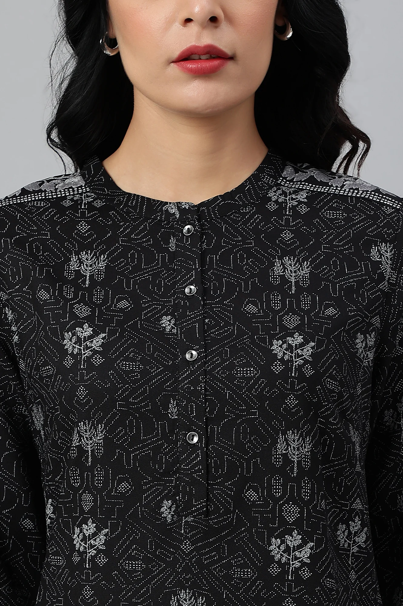 Black Floral Print kurta With Shoulder Panels - Image 8