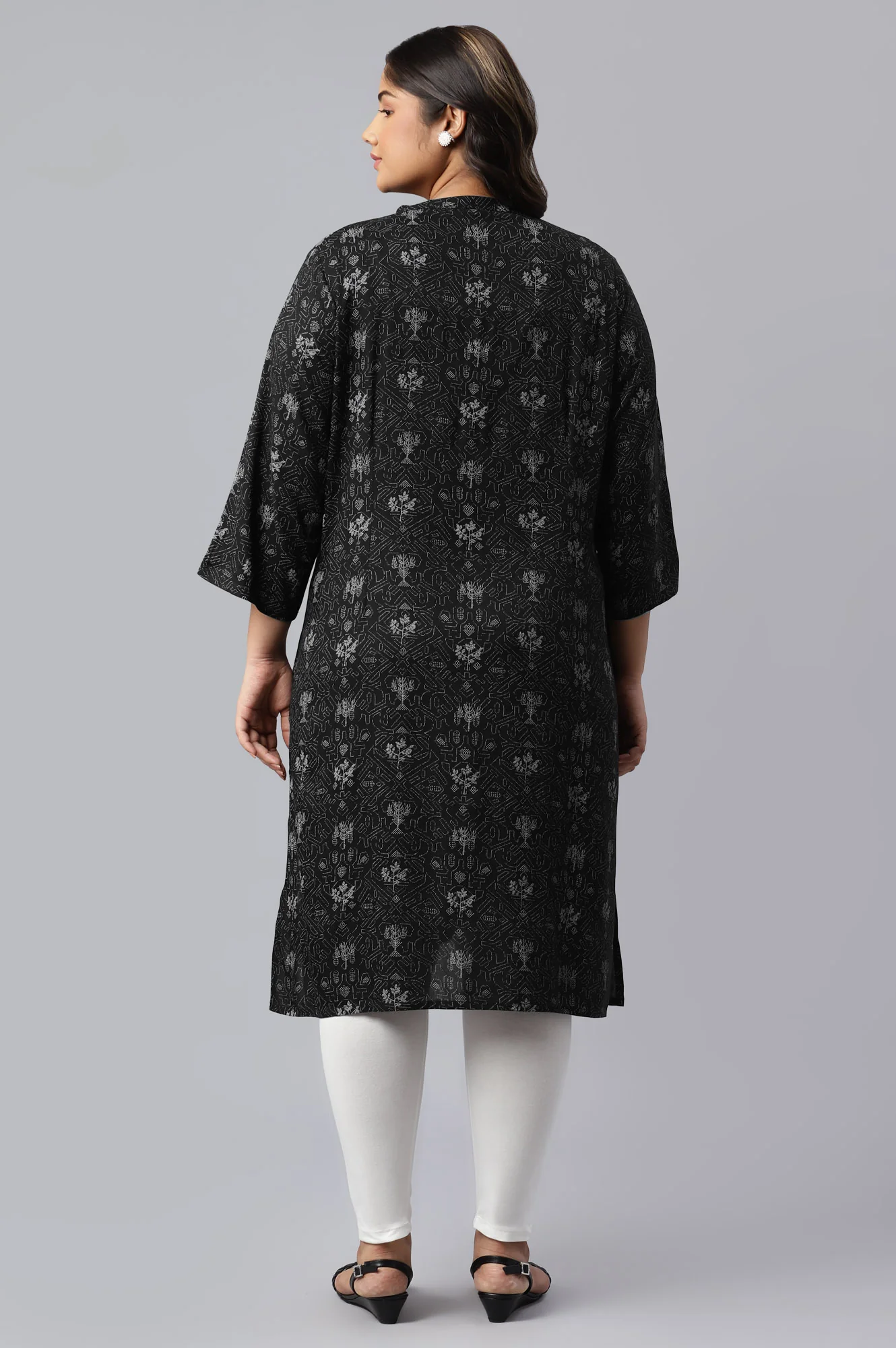 Black Floral Print kurta With Shoulder Panels - Image 2