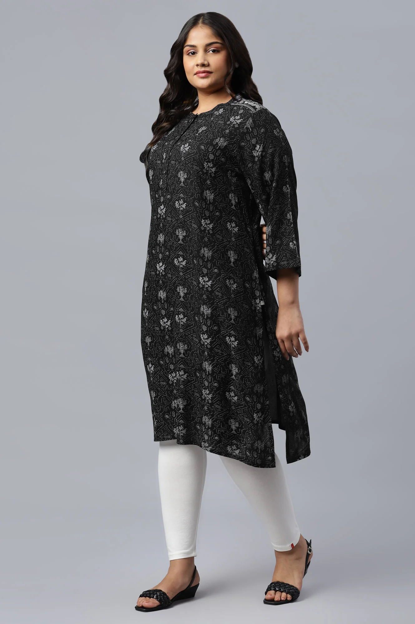 Black Floral Print kurta With Shoulder Panels - Image 3