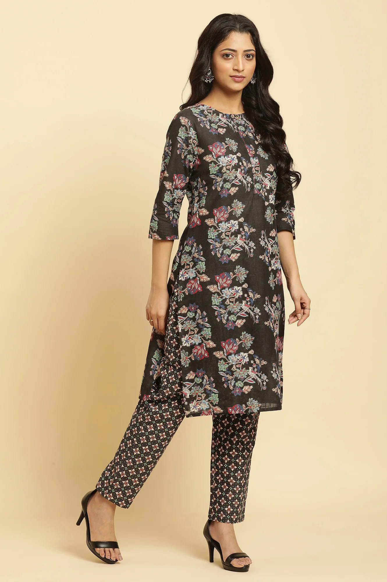 Black Floral Printed Kurta And Pants Set - Image 5