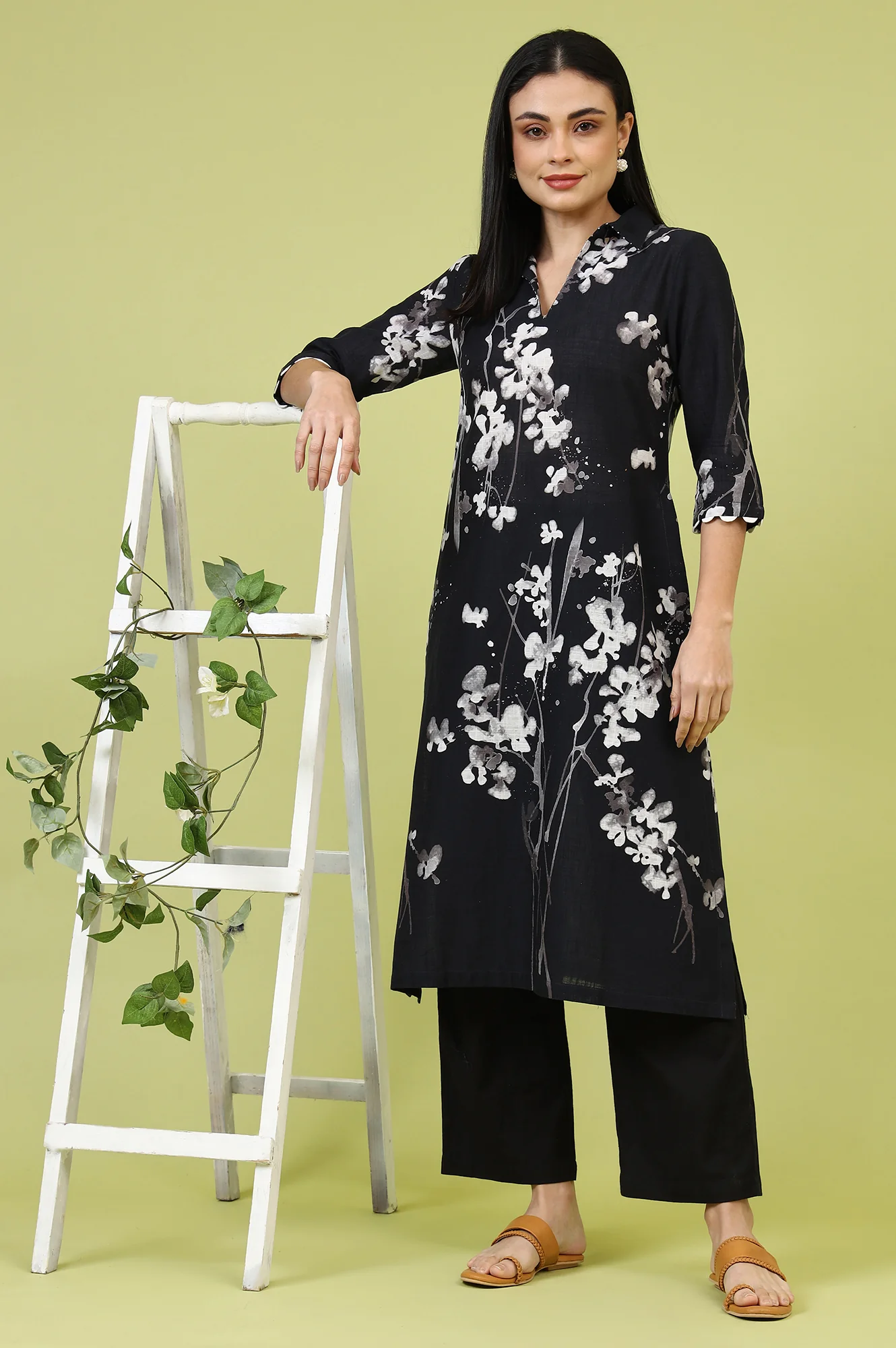 Black Floral Printed Pure Cotton Straight Kurta - Image 2