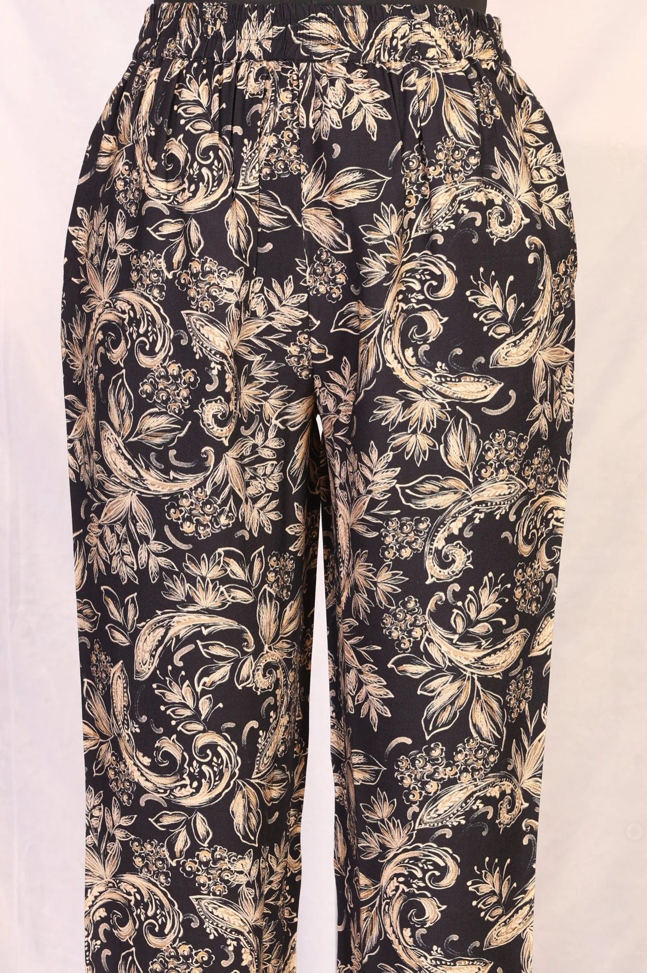 Black Floral Printed Straight Kurta with Pants Co-ord Set - Image 5