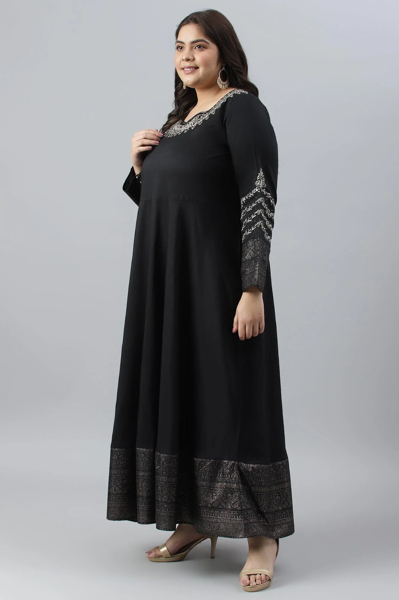 Black Glitter Printed And Embroidered Plus Size Dress - Image 4