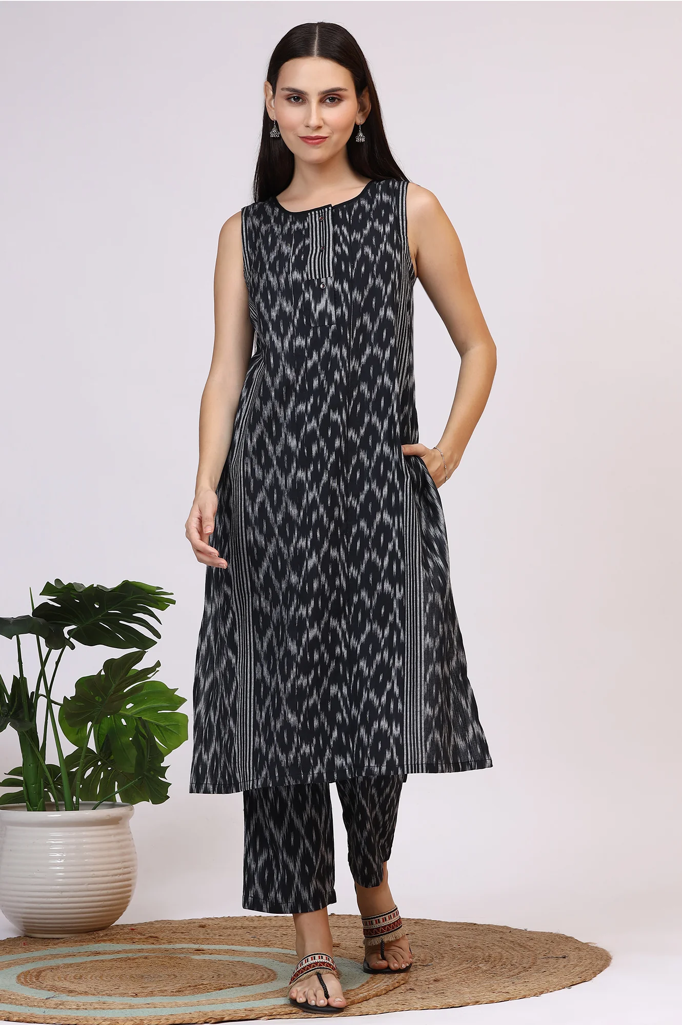 Black Ikkat Pure Cotton Straight Kurta and Pants Co-ord Set - Image 2