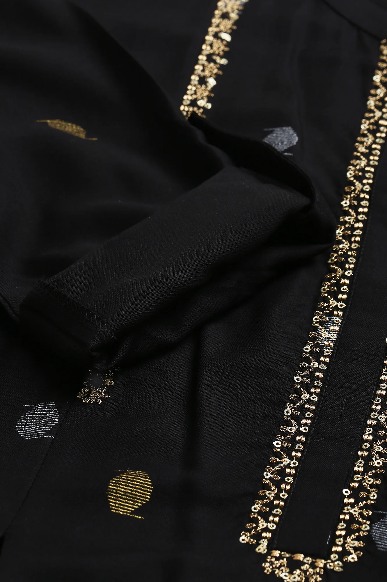 Black Mettalic Embroidered kurta With Pleats - Image 7