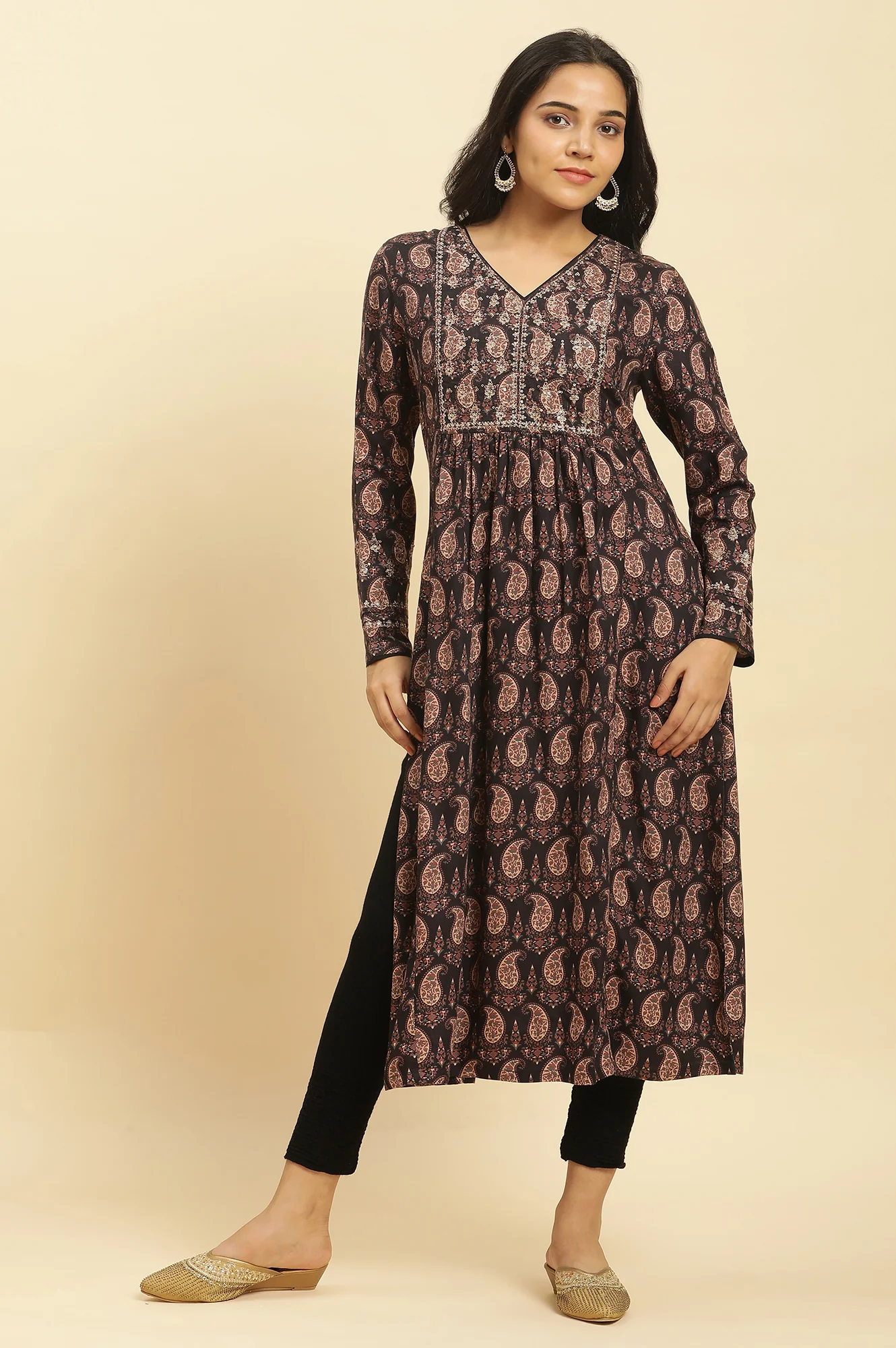 Black Paisley Printed Kurta With Kasab Embroidery - Image 2