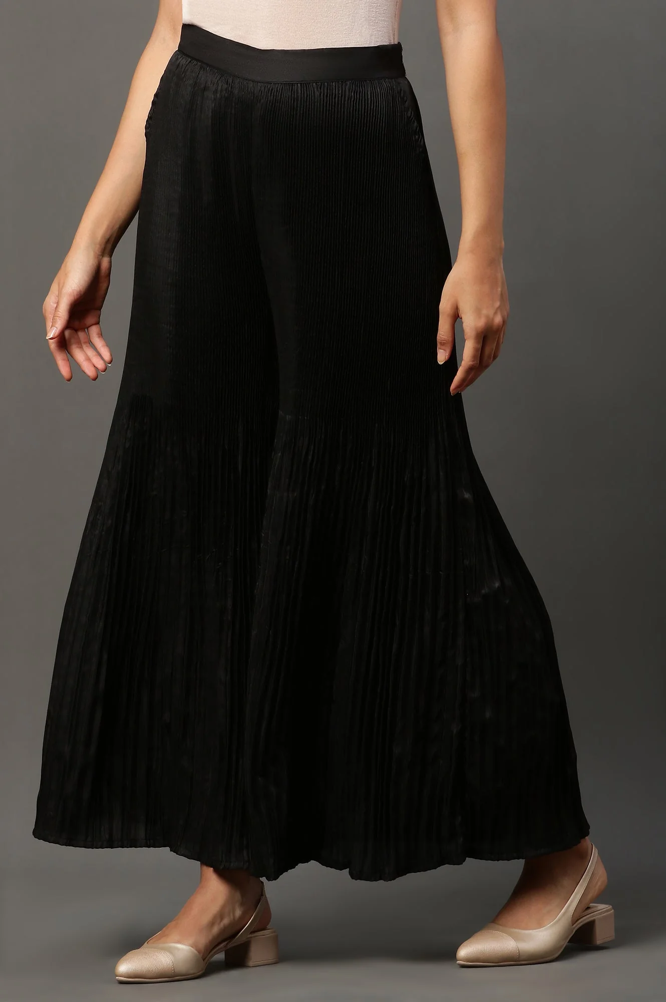 Black Solid Flared Woven Sharara With Pleats - Image 2