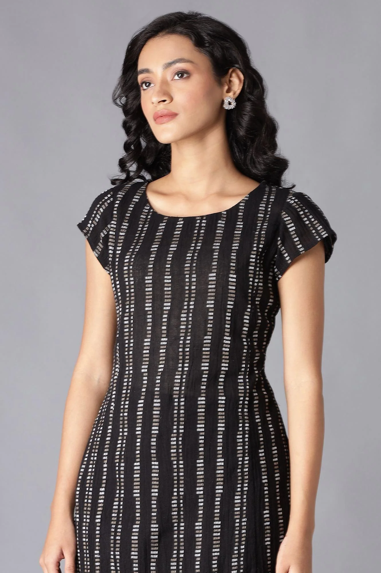 Black Printed kurta In Round Neck With Slim Pants - Image 5