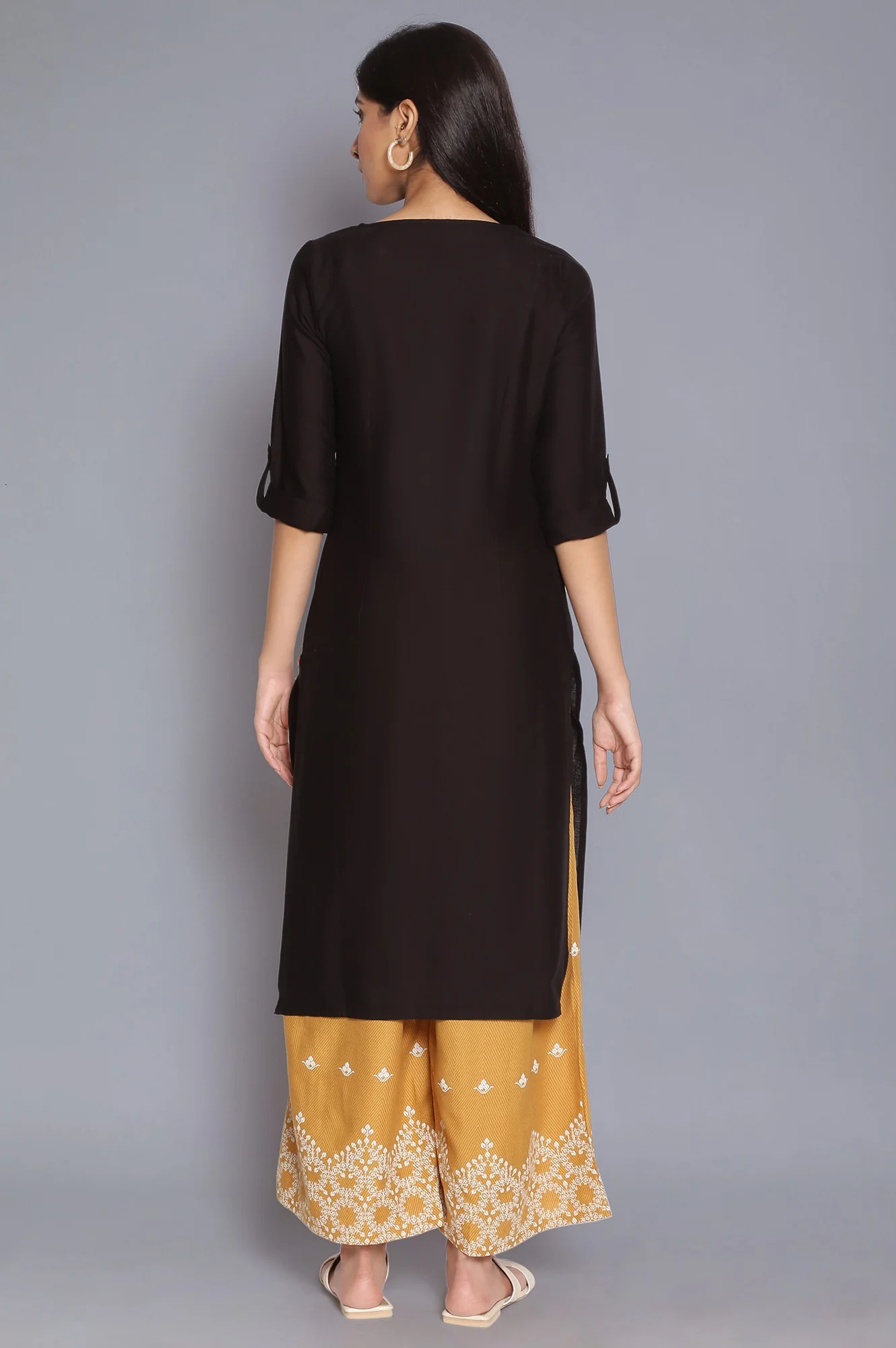 Black Round Neck Solid kurta - Image 2