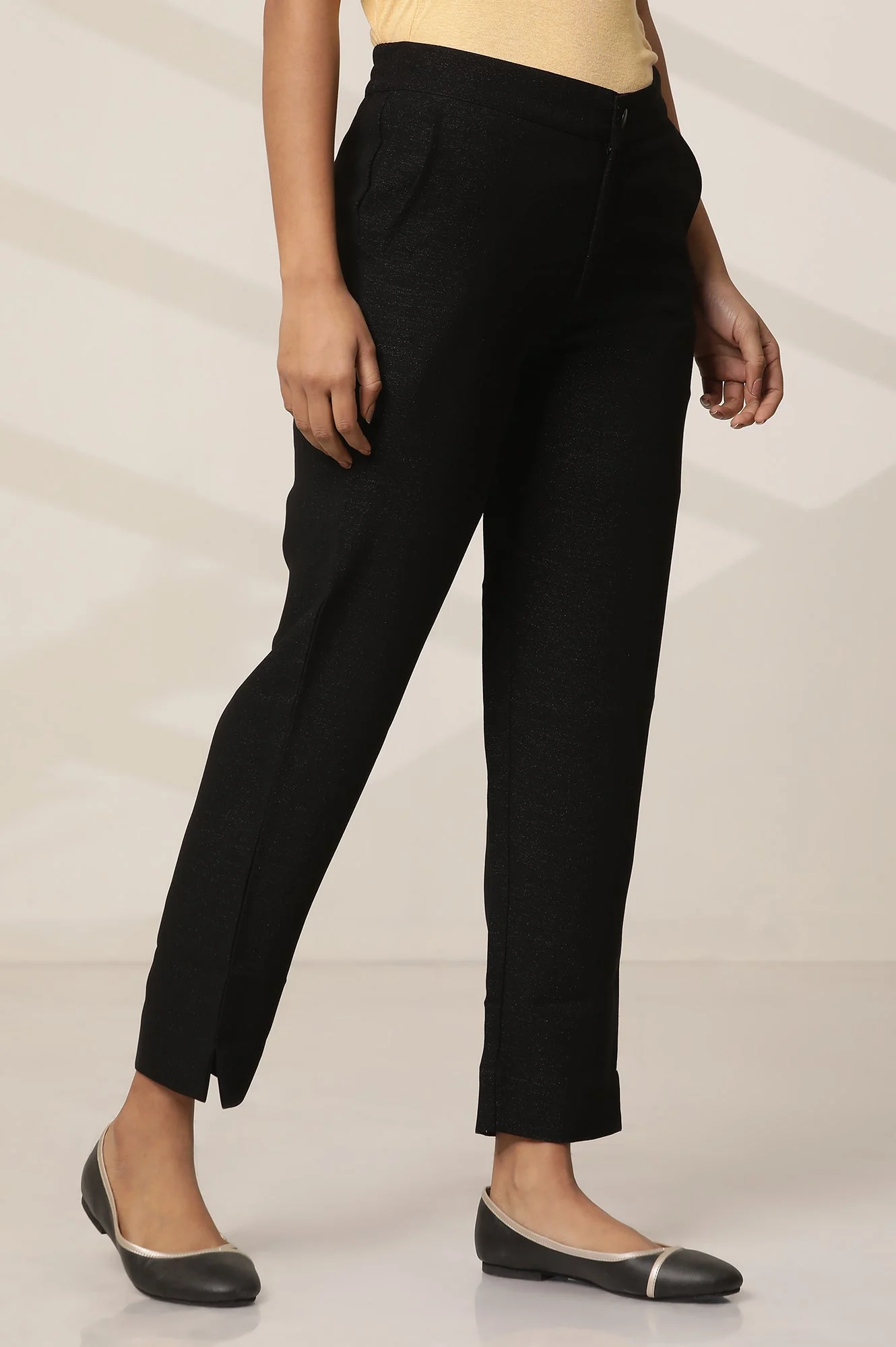 Black Solid Slim Fit Woven Pants With Elasticated Waist - Image 5