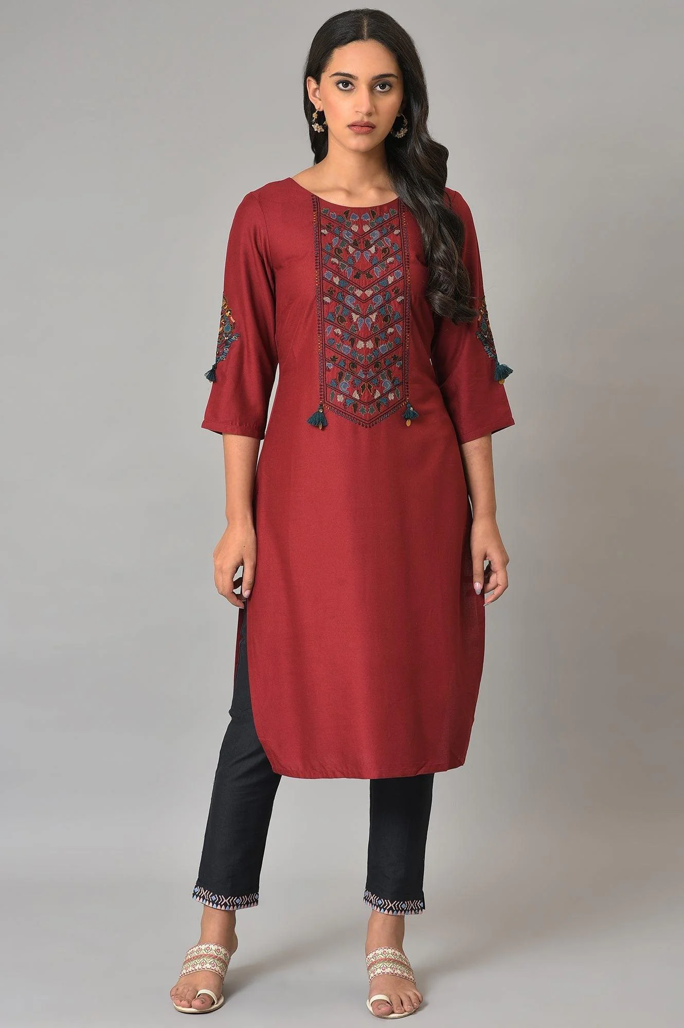 Black Slim Pants With Embroidery - Image 5