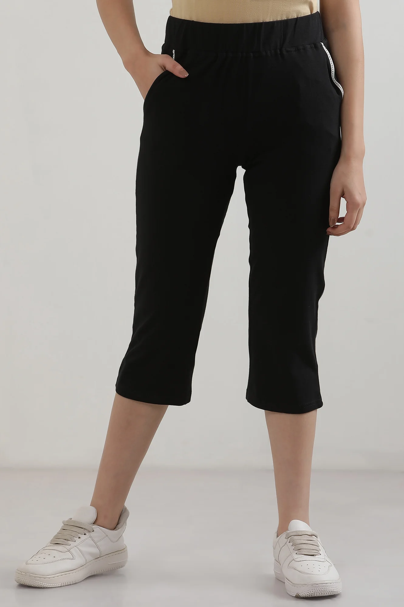 Black Solid Straight Fit Cotton Culottes With Slip On Closure - Image 2