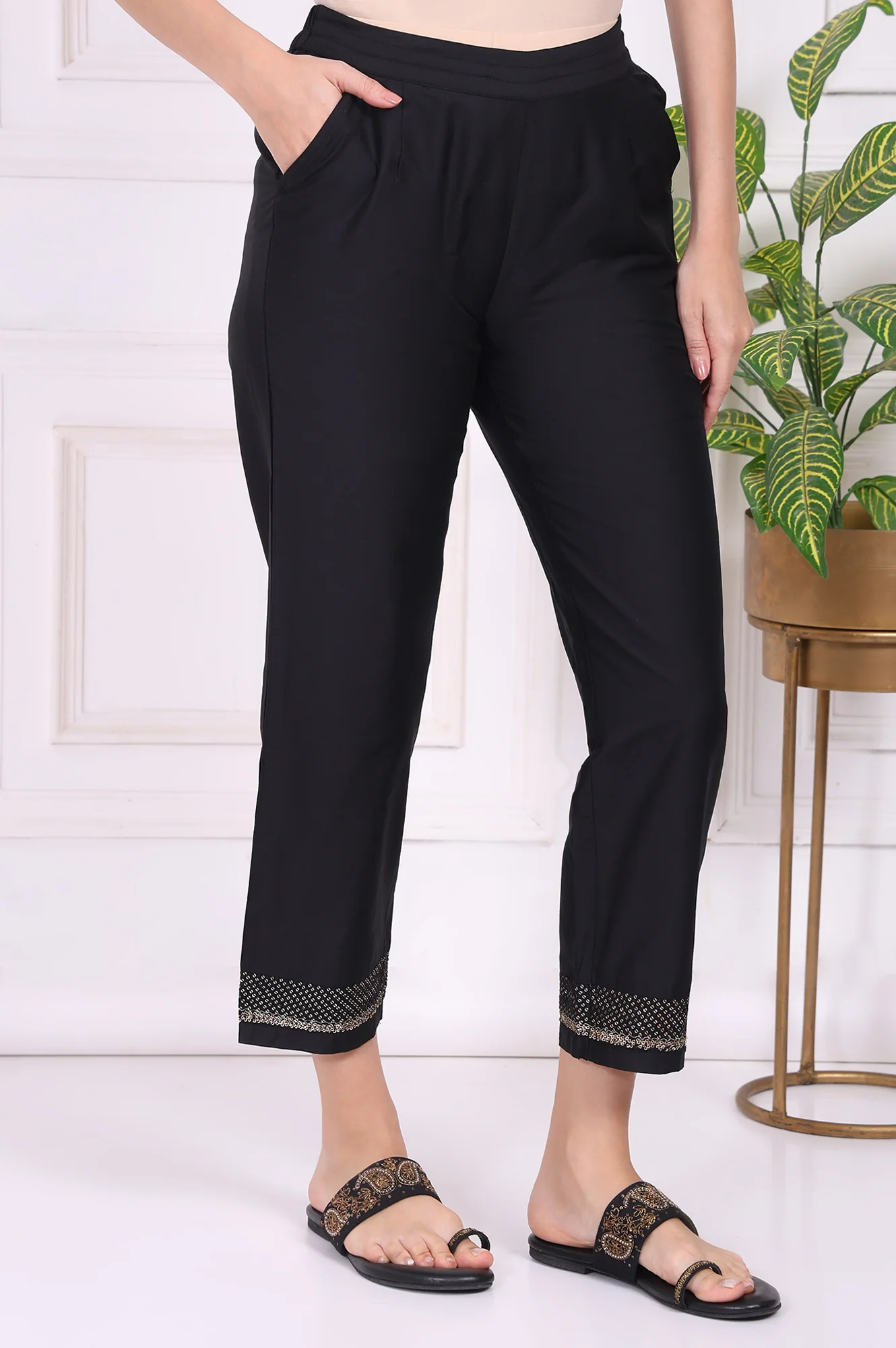 Black Solid Embroidered Mid Rise Ankle Length Straight Pants - Image 3
