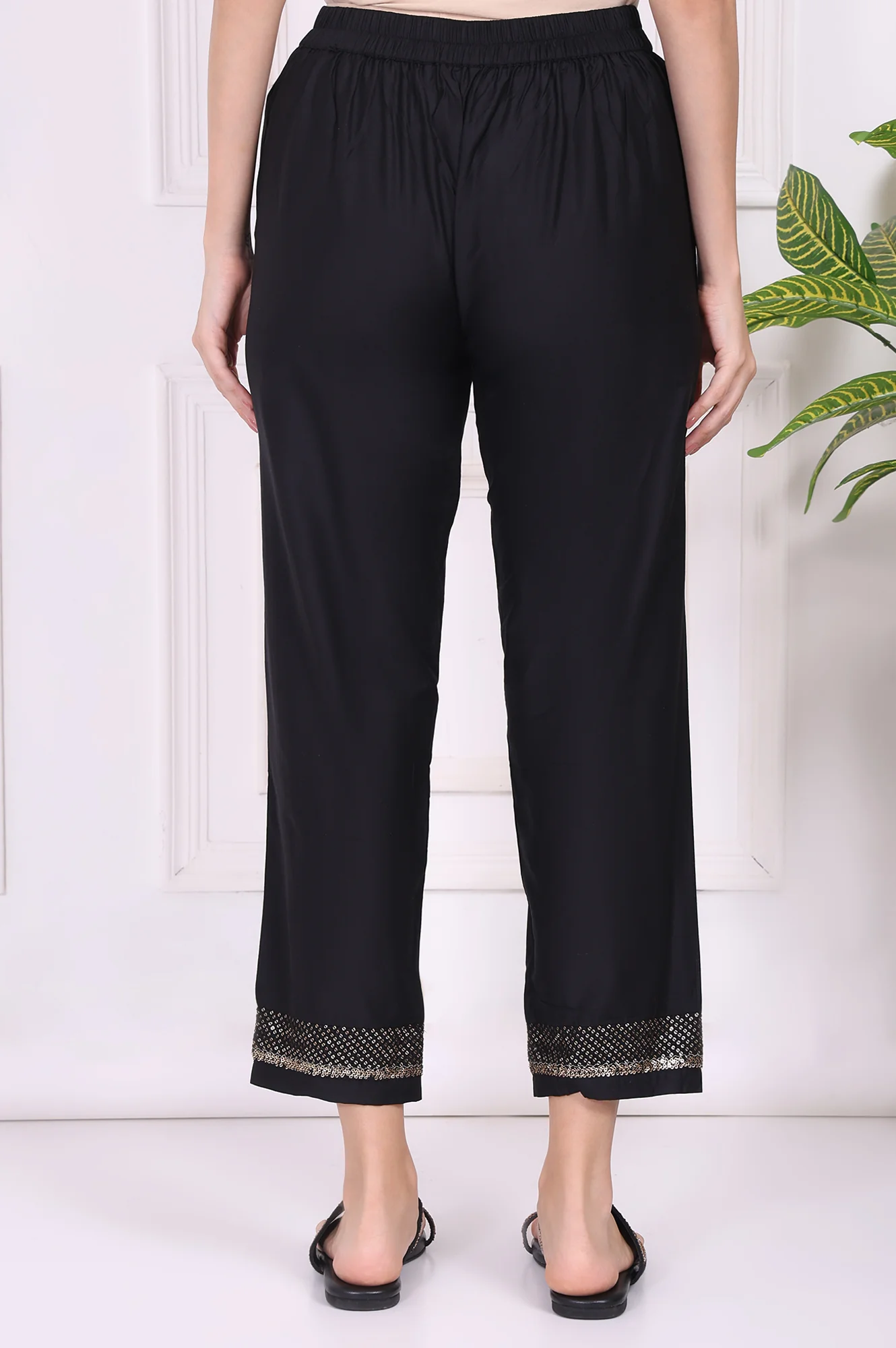 Black Solid Embroidered Mid Rise Ankle Length Straight Pants - Image 4