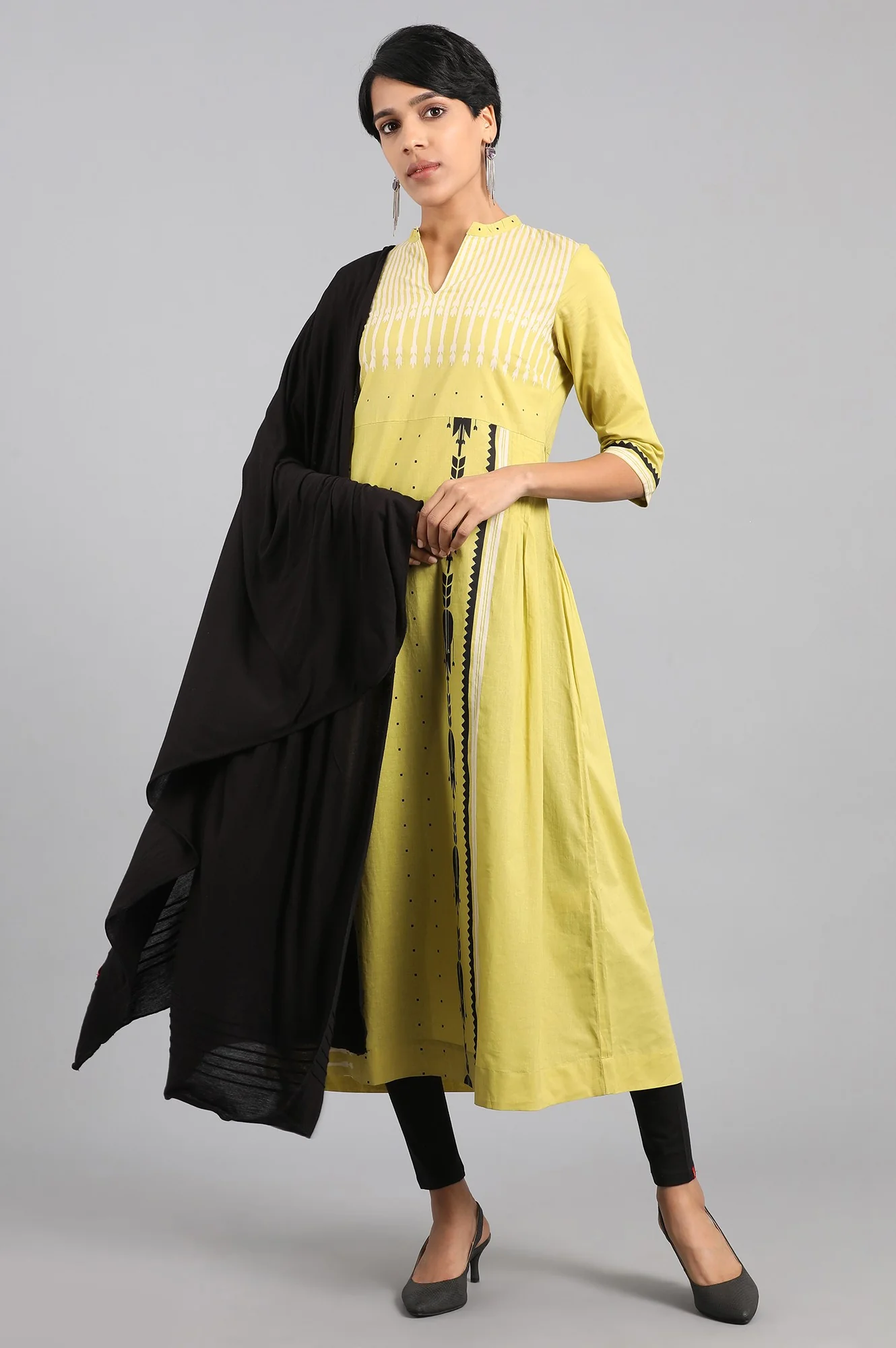 Black Solid Jersey Dupatta - Image 3