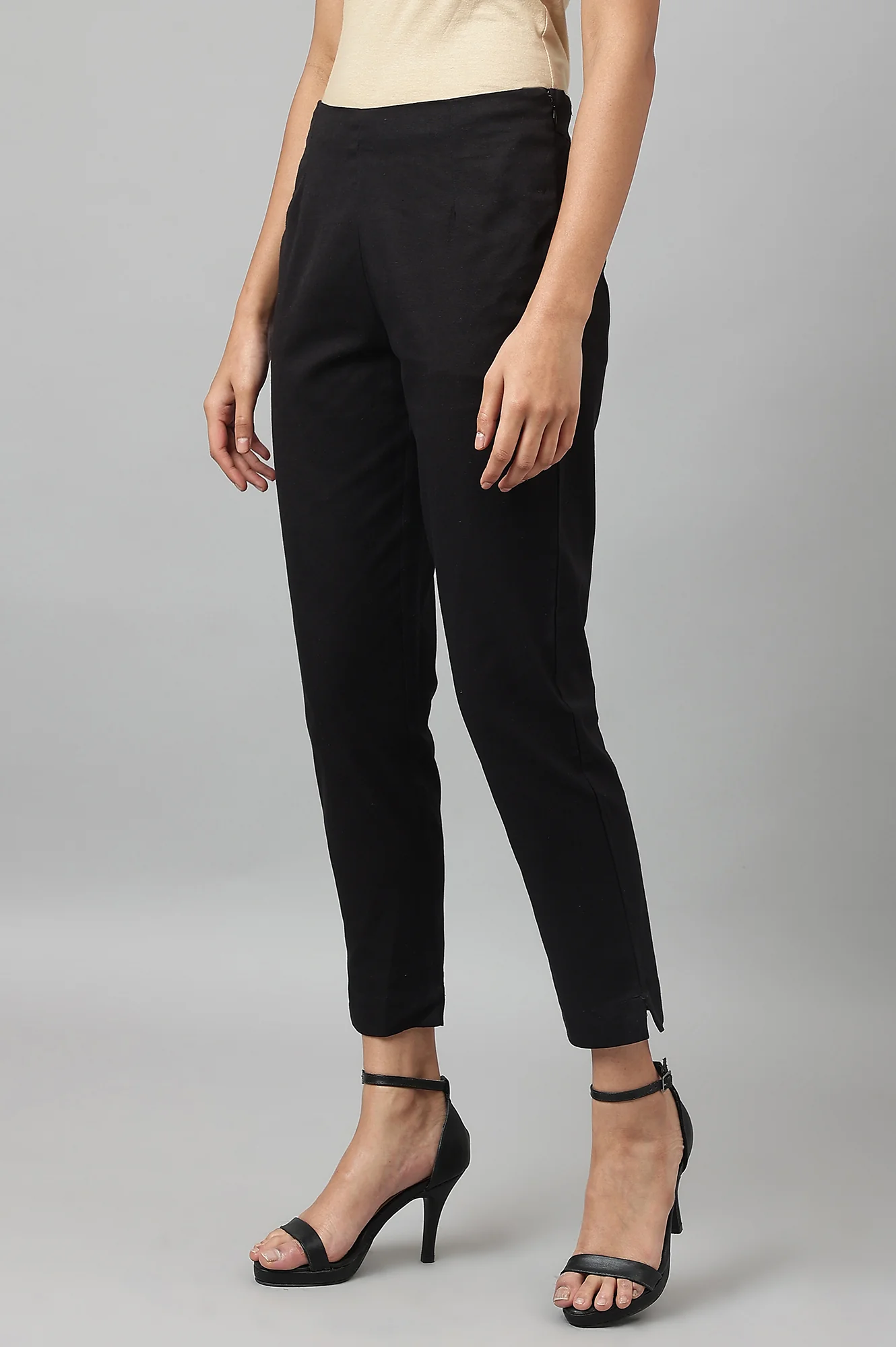 Black Solid Mid-Rise Cotton Flax Slim Pants - Image 3