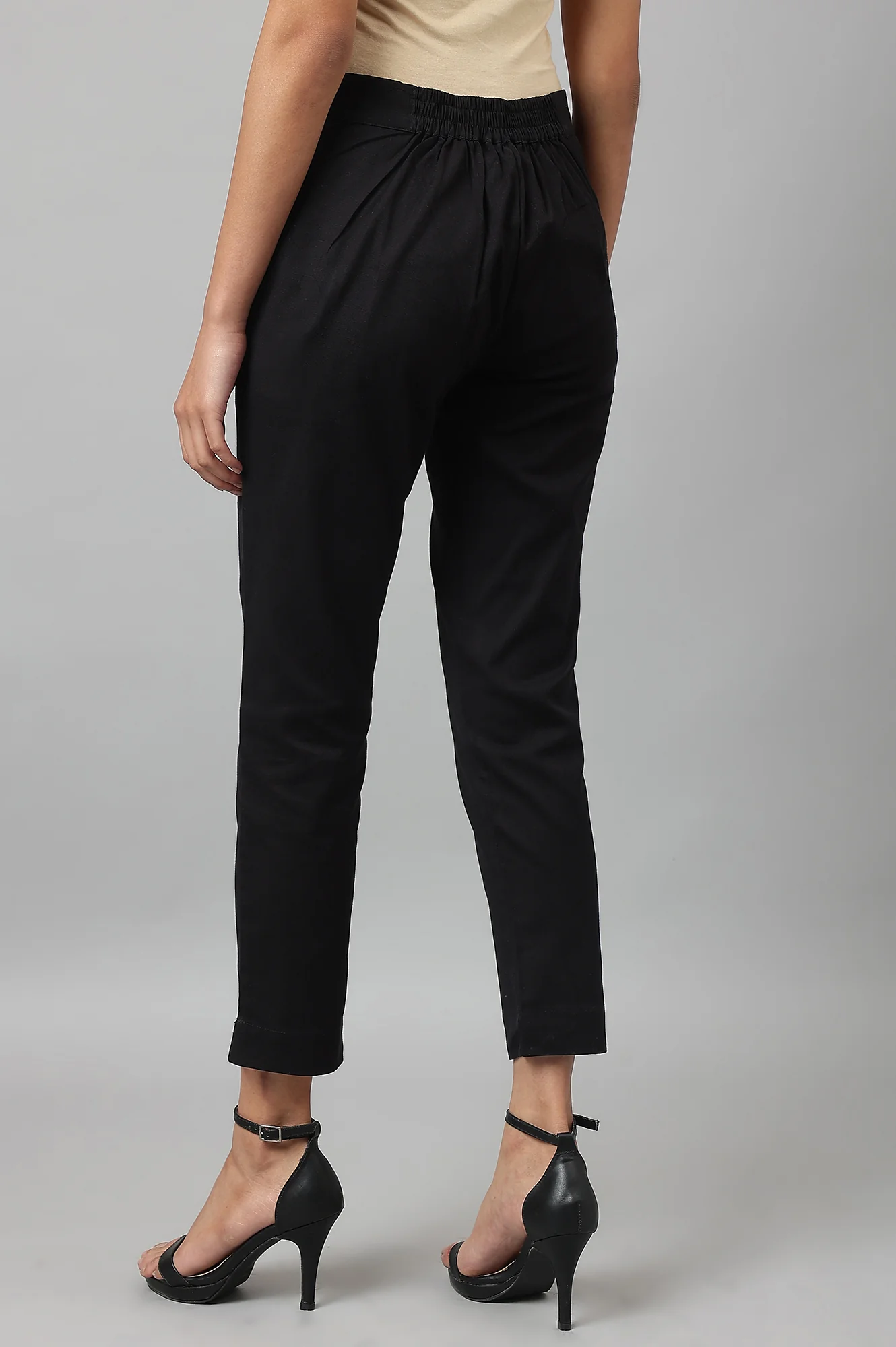 Black Solid Mid-Rise Cotton Flax Slim Pants - Image 4