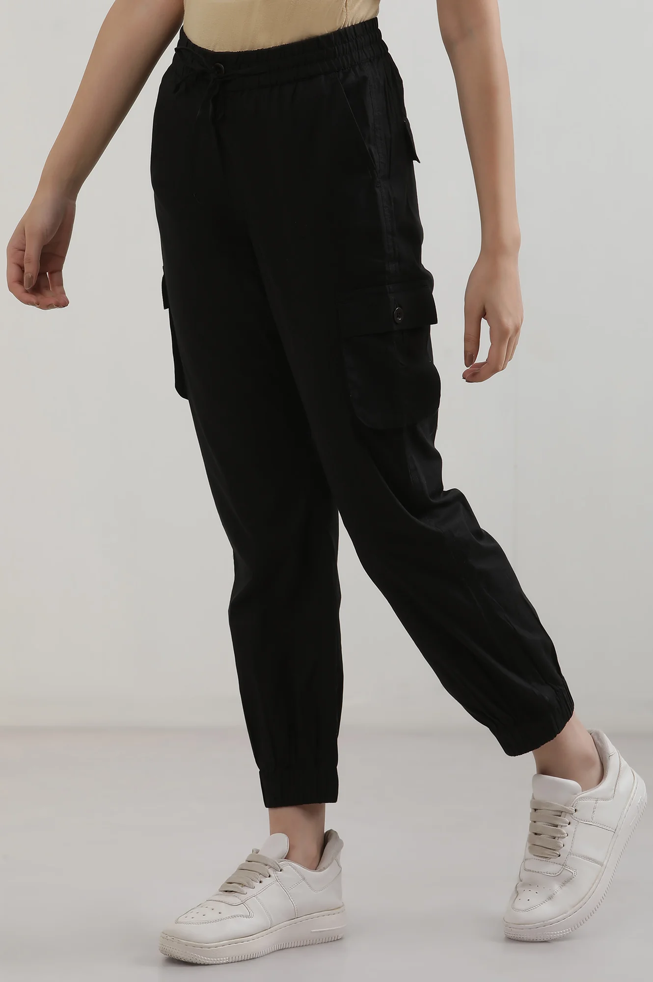 Black Solid Straight Fit Cotton Cargo Pants With Button And Zip Closure - Image 3