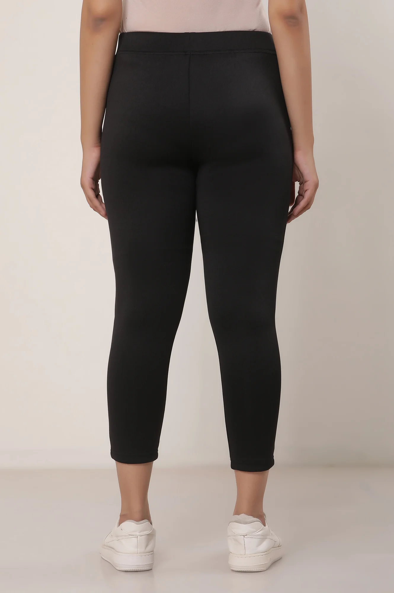 Black Solid Skinny Fit Calf Length Mid Rise Tights - Image 4