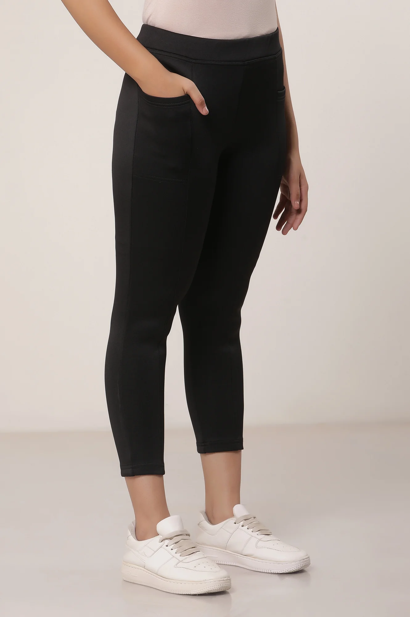 Black Solid Skinny Fit Calf Length Mid Rise Tights - Image 5