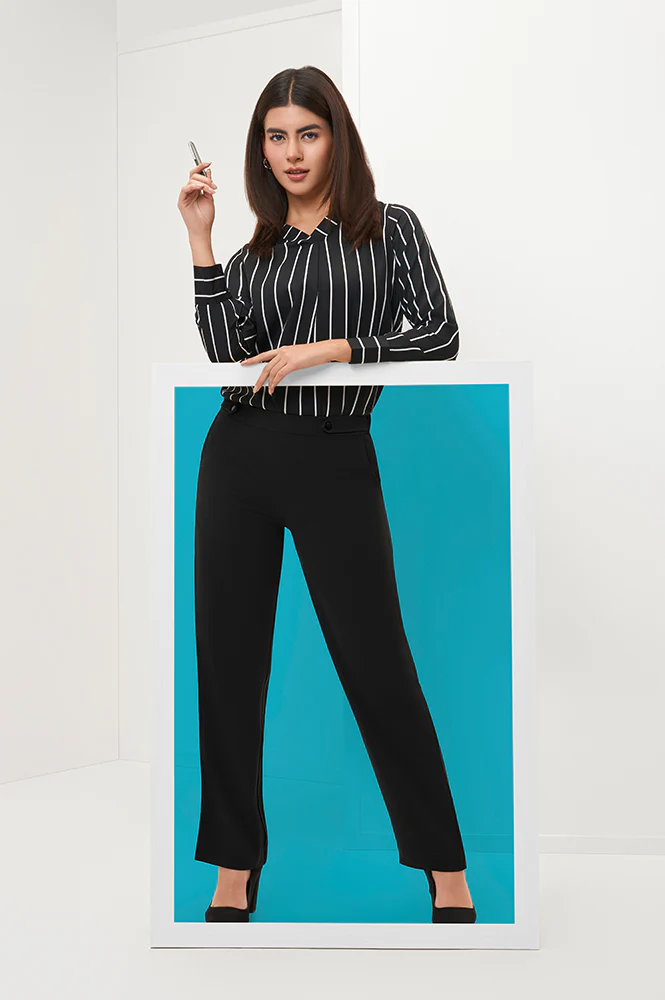 Black Solid Straight Fit Woven Pants With Zipper Closure