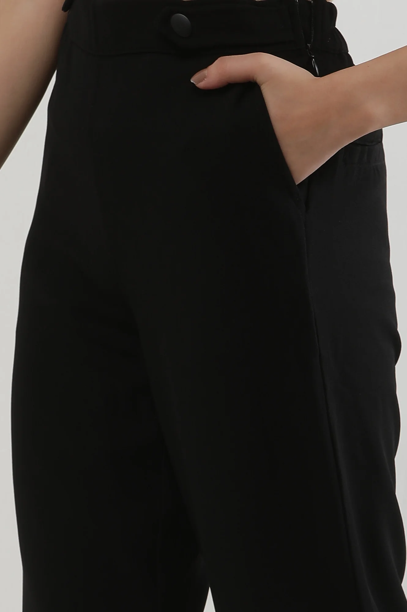 Black Solid Straight Fit Woven Pants With Zipper Closure - Image 8