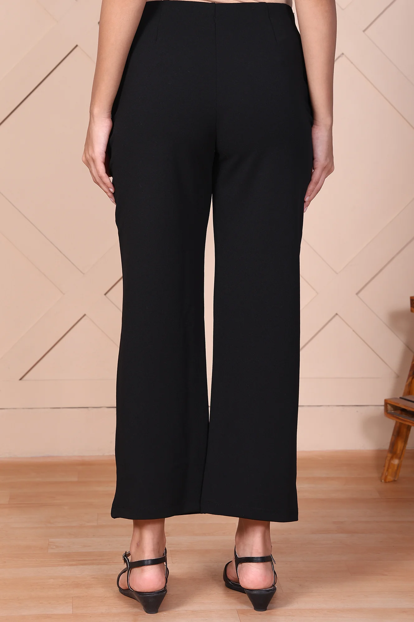 Black Solid Wide-Leg Trouser - Image 4