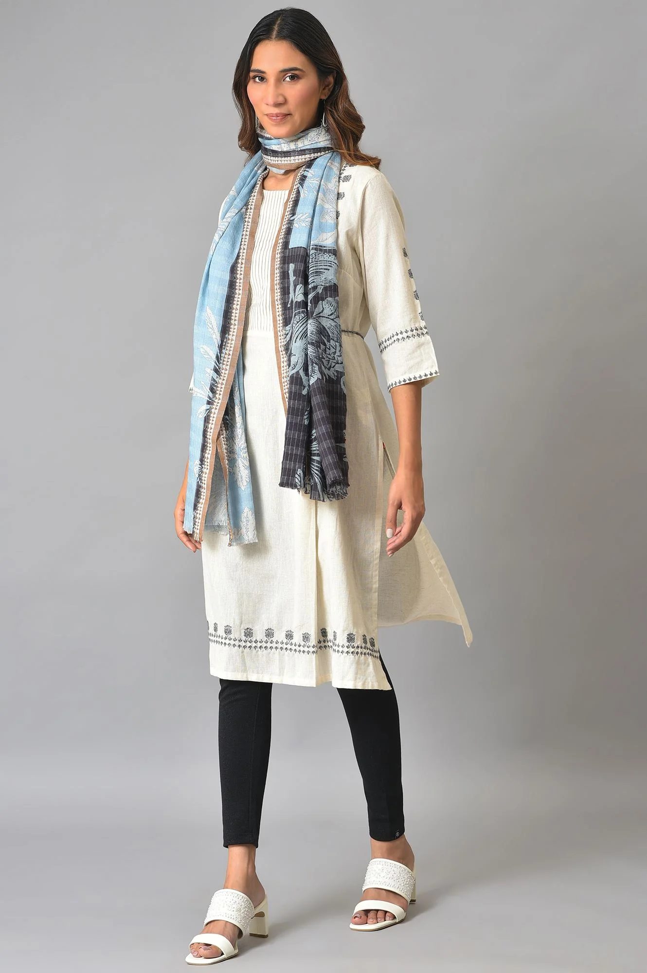 Blue And Black Floral Printed Women Shawl - Image 3
