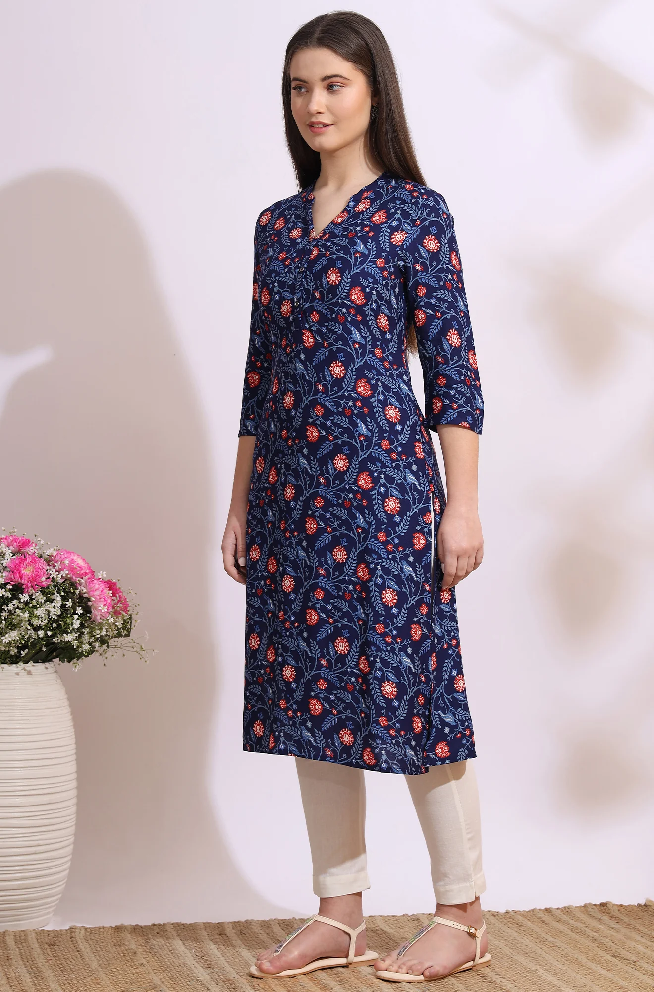 Blue Bold Floral Printed Cotton Cambric Straight Kurta - Image 5