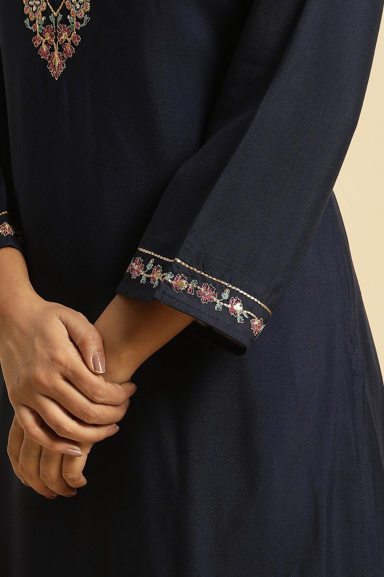 Blue Chunky Thread Embroidered Straight Festive Kurta - Image 9